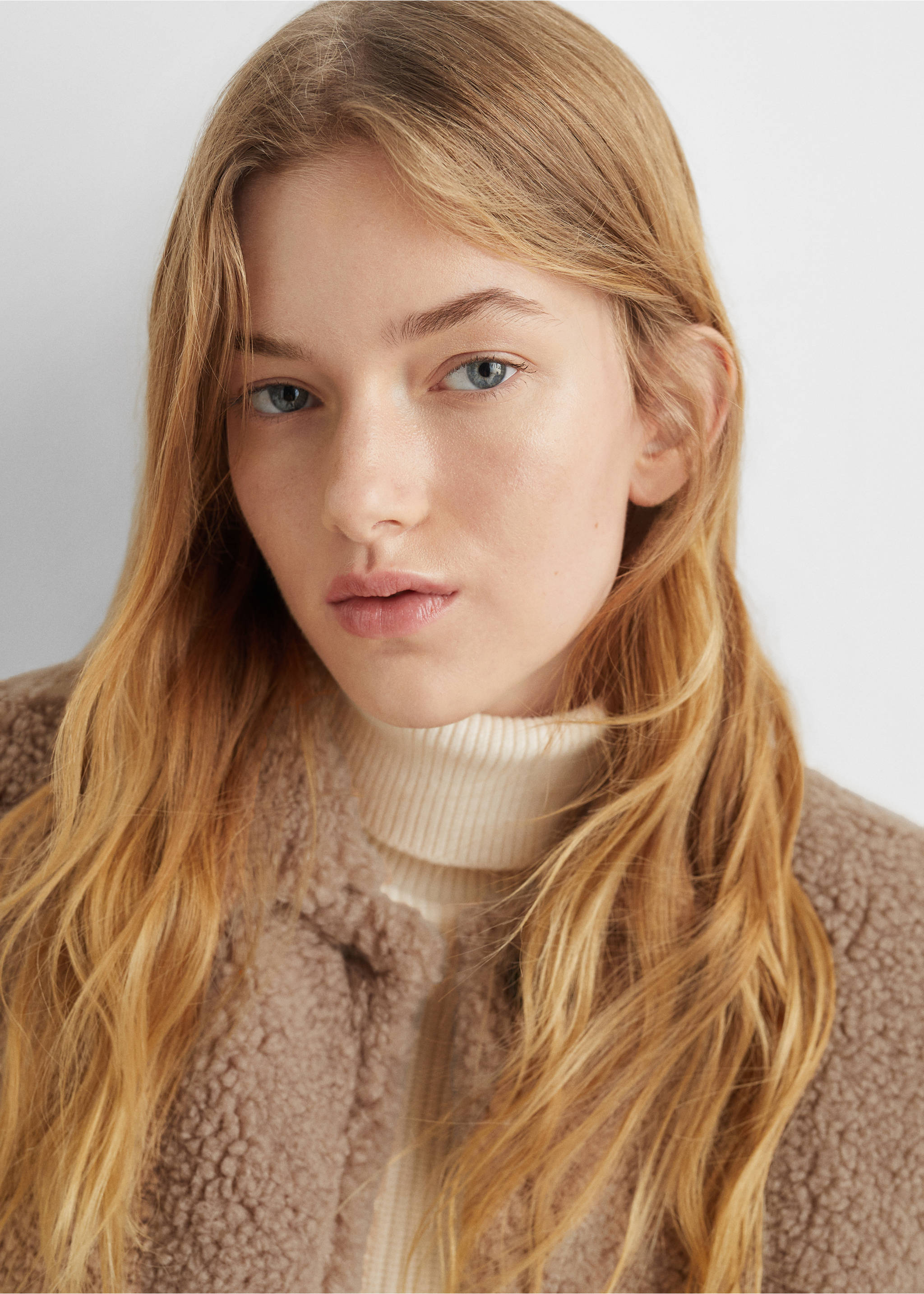 Shearling-effect coat - Details of the article 1, Ecru. Ref: 57004399-00.