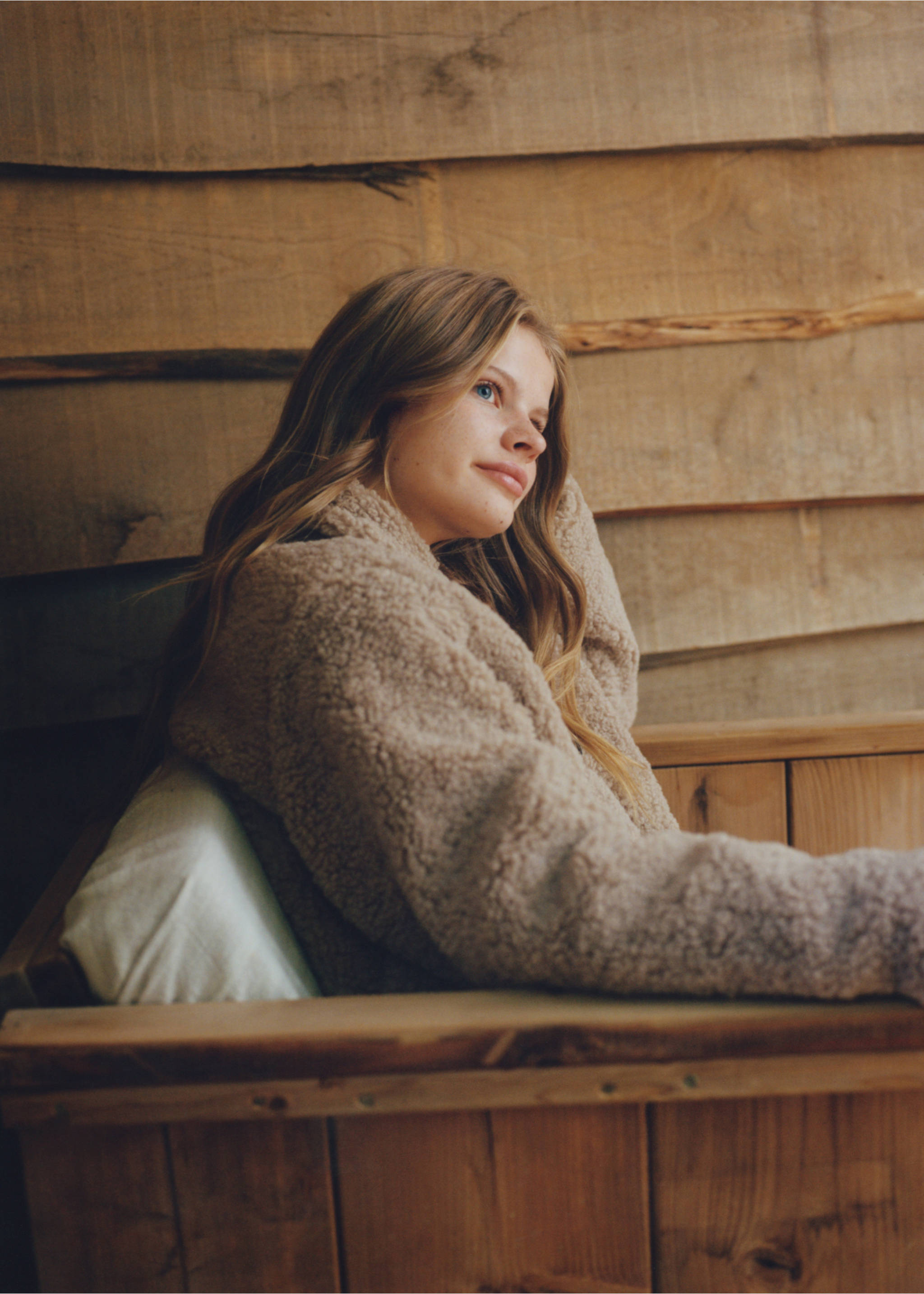 Shearling-effect coat - Details of the article 5, Ecru. Ref: 57004399-00.