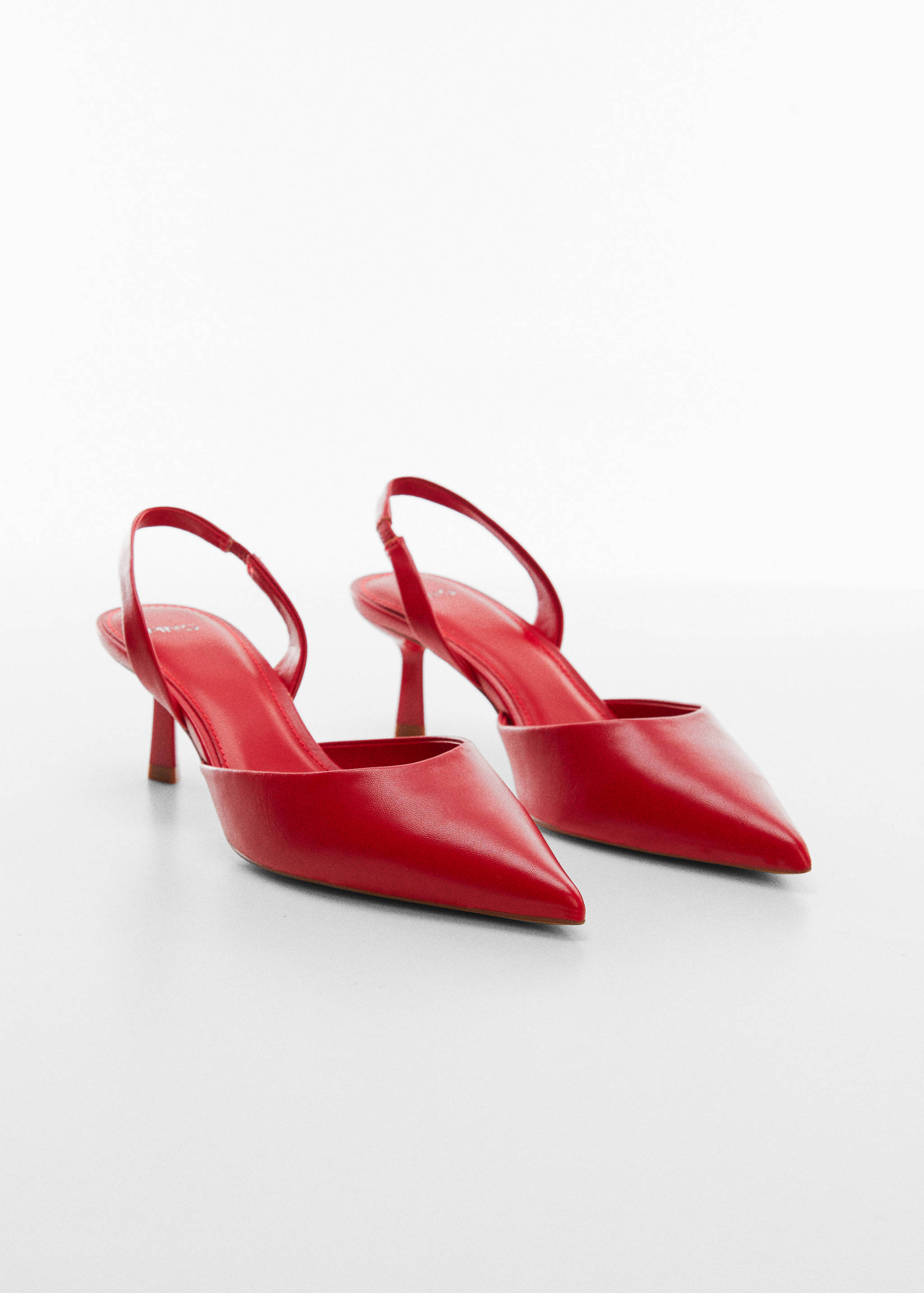 Pantofi cu toc fără călcâi - Plan mediu