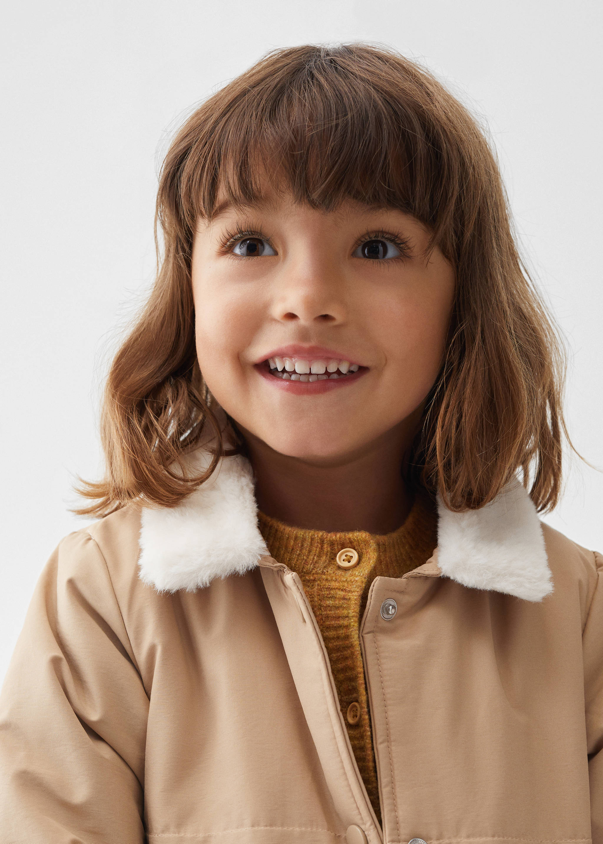 Trench coat with fur-effect collar - Details of the article 1