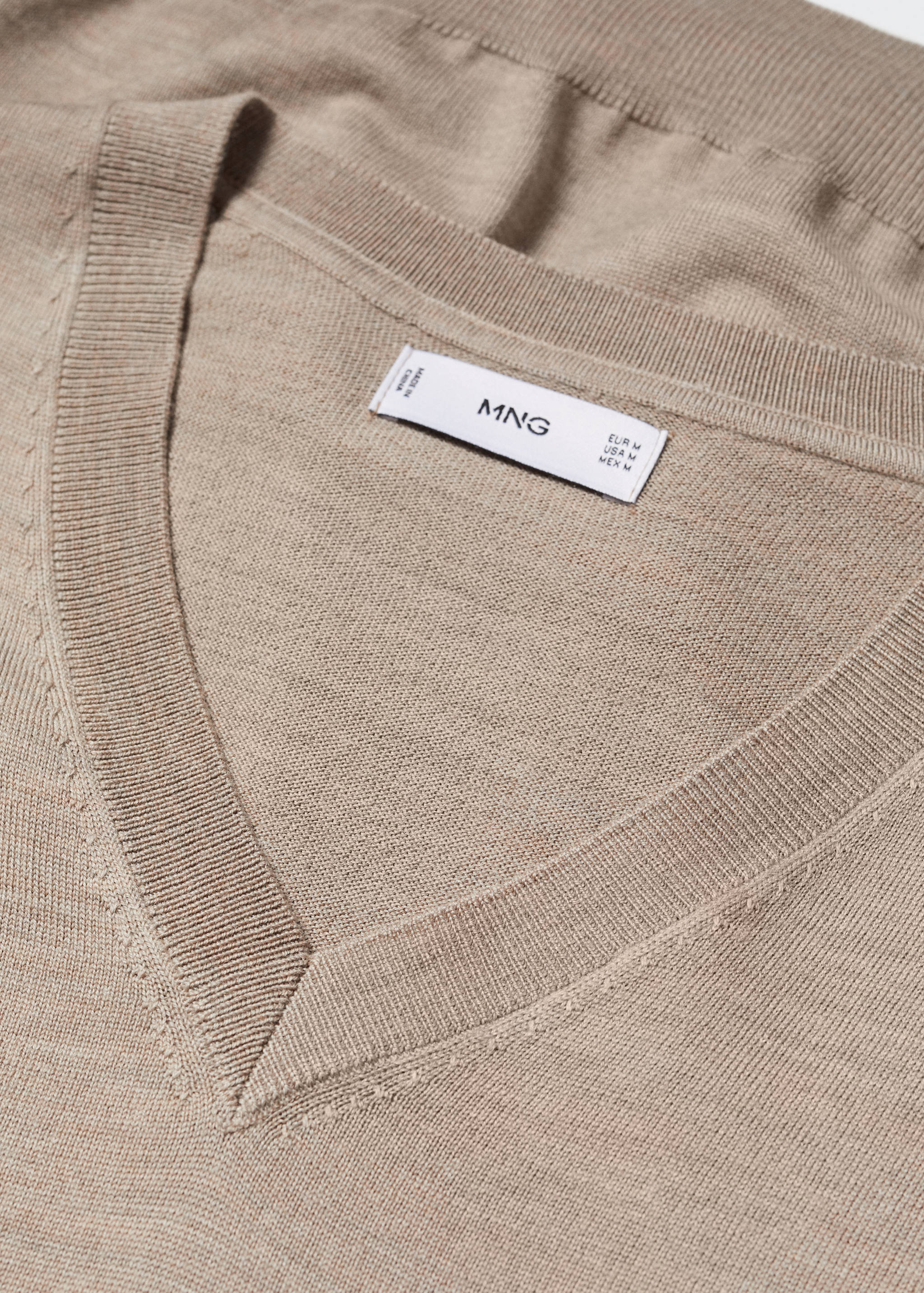 Pull-over 100 % laine mérinos col V - Détail de l'article 8