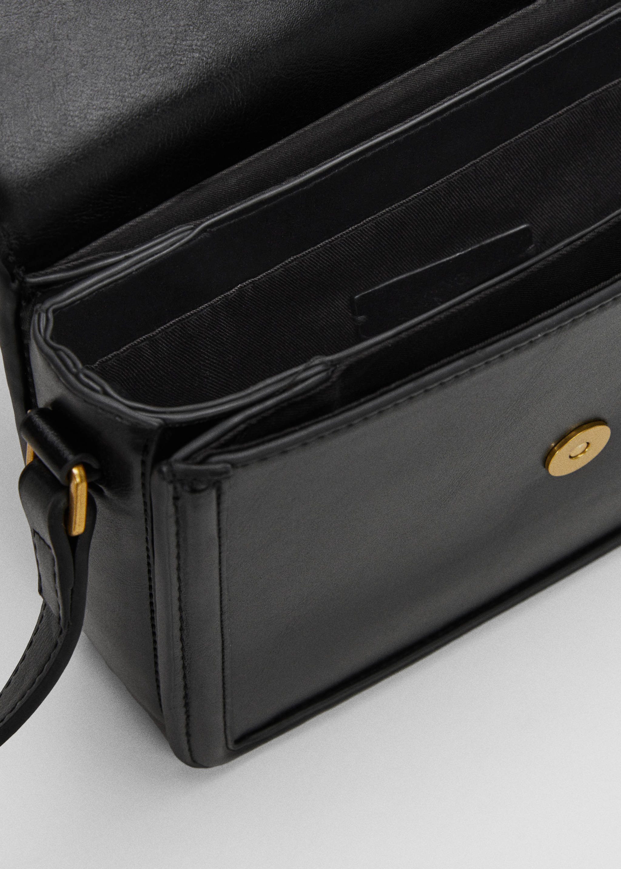 Crossbody bag with flap - Details of the article 3