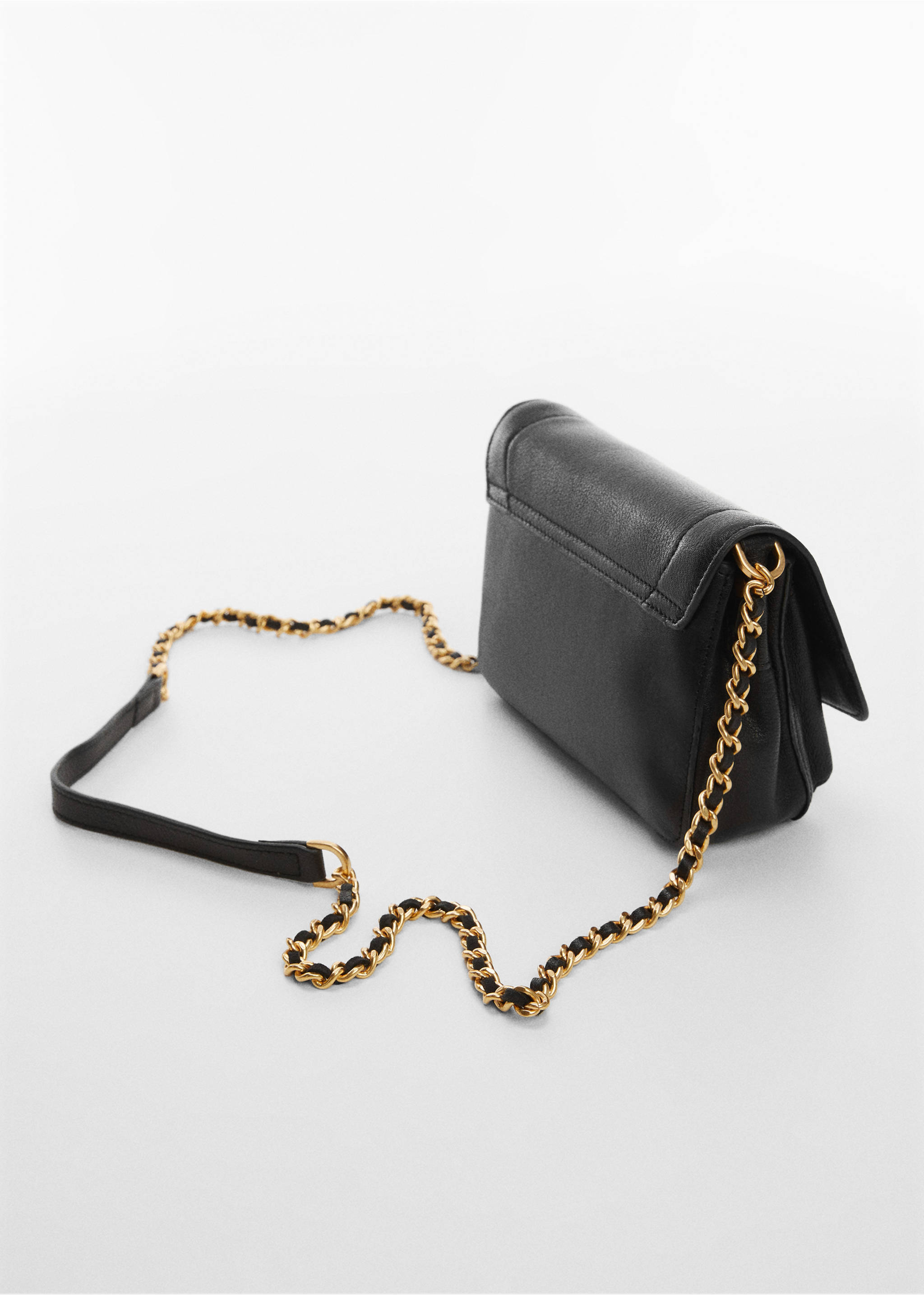 Flap leather bag - Details of the article 1, Black. Ref: 57004789-00.