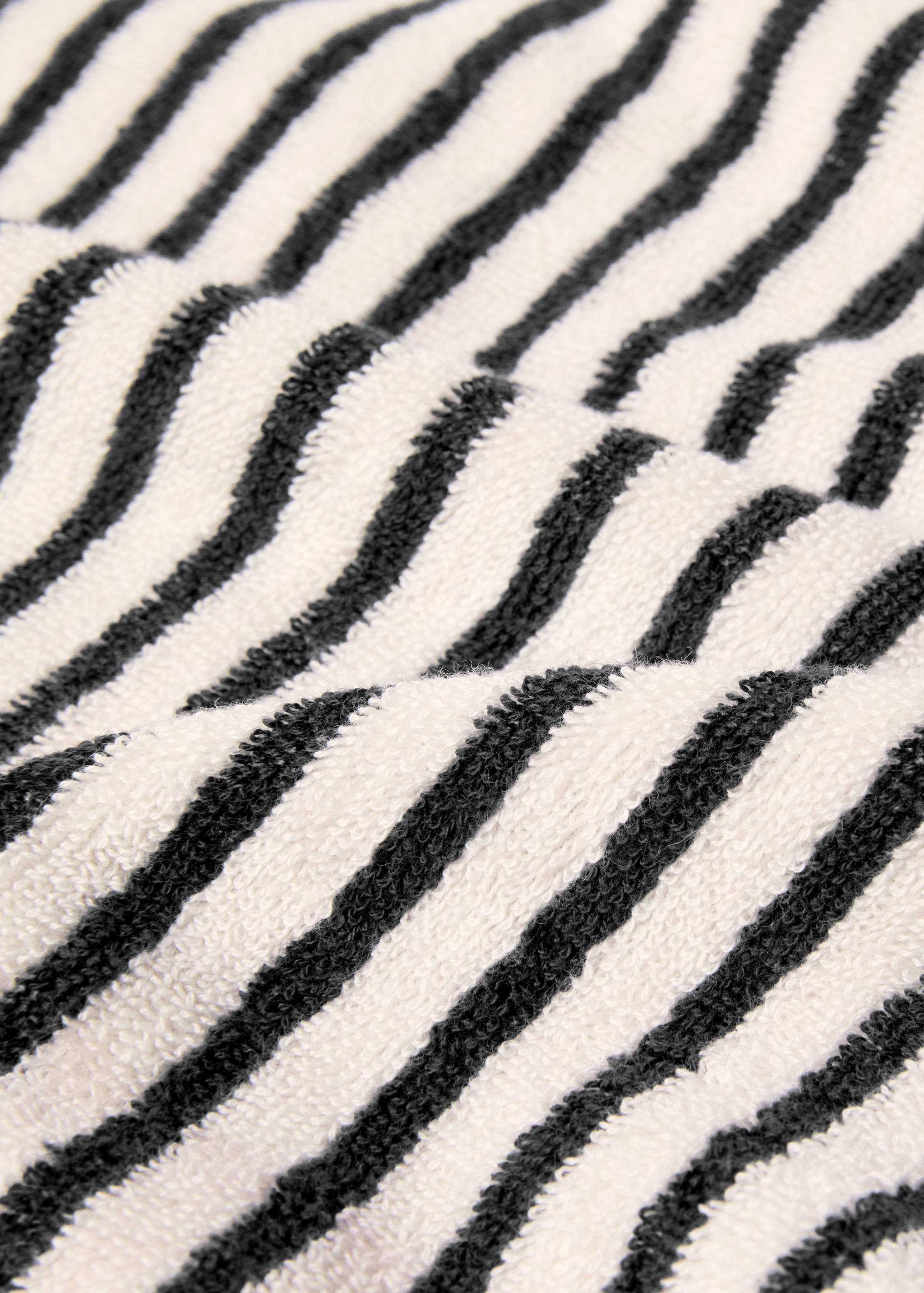 Striped bath towel 90x150cm - Details of the article 1