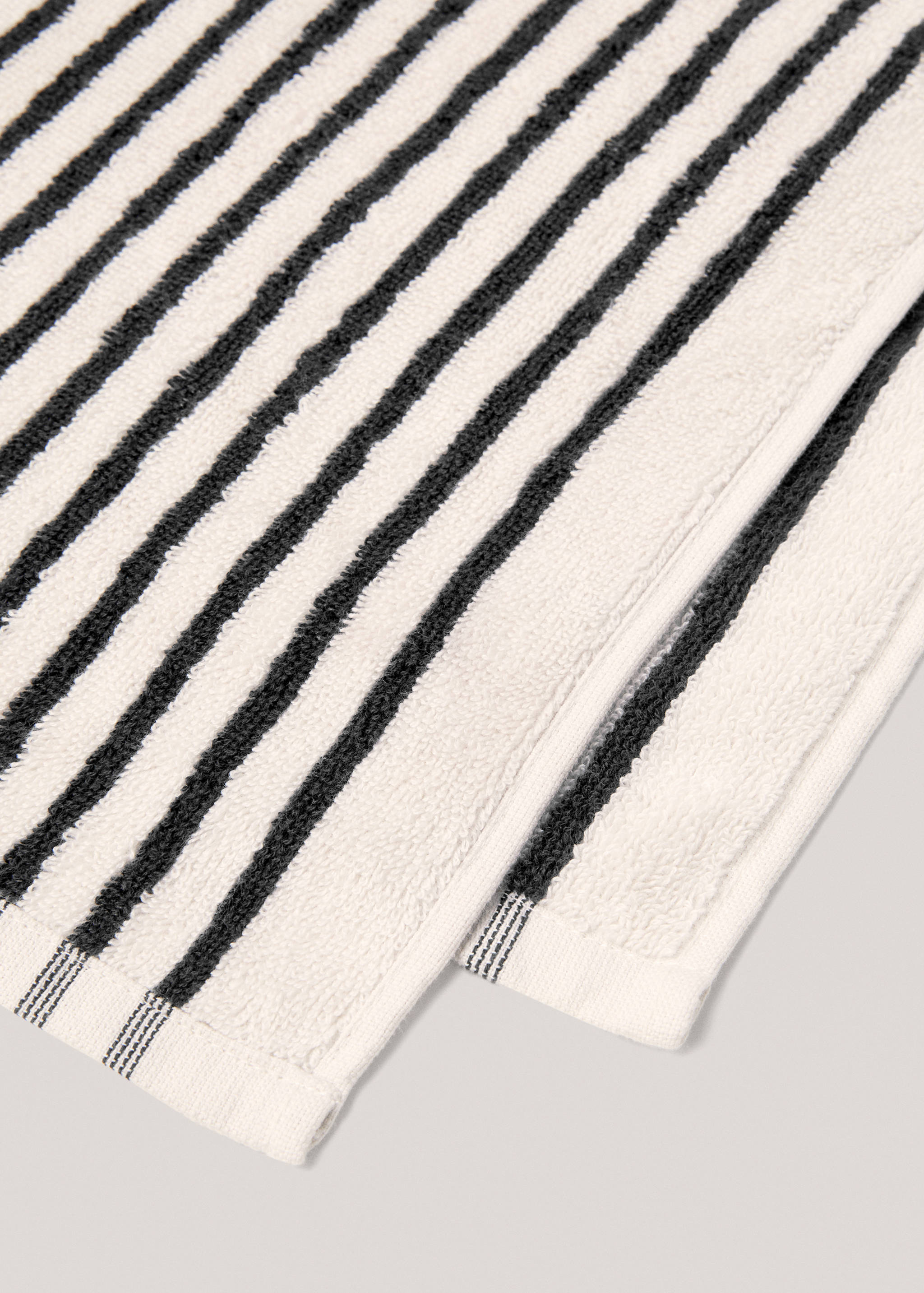 Striped bath towel 90x150cm - Details of the article 2