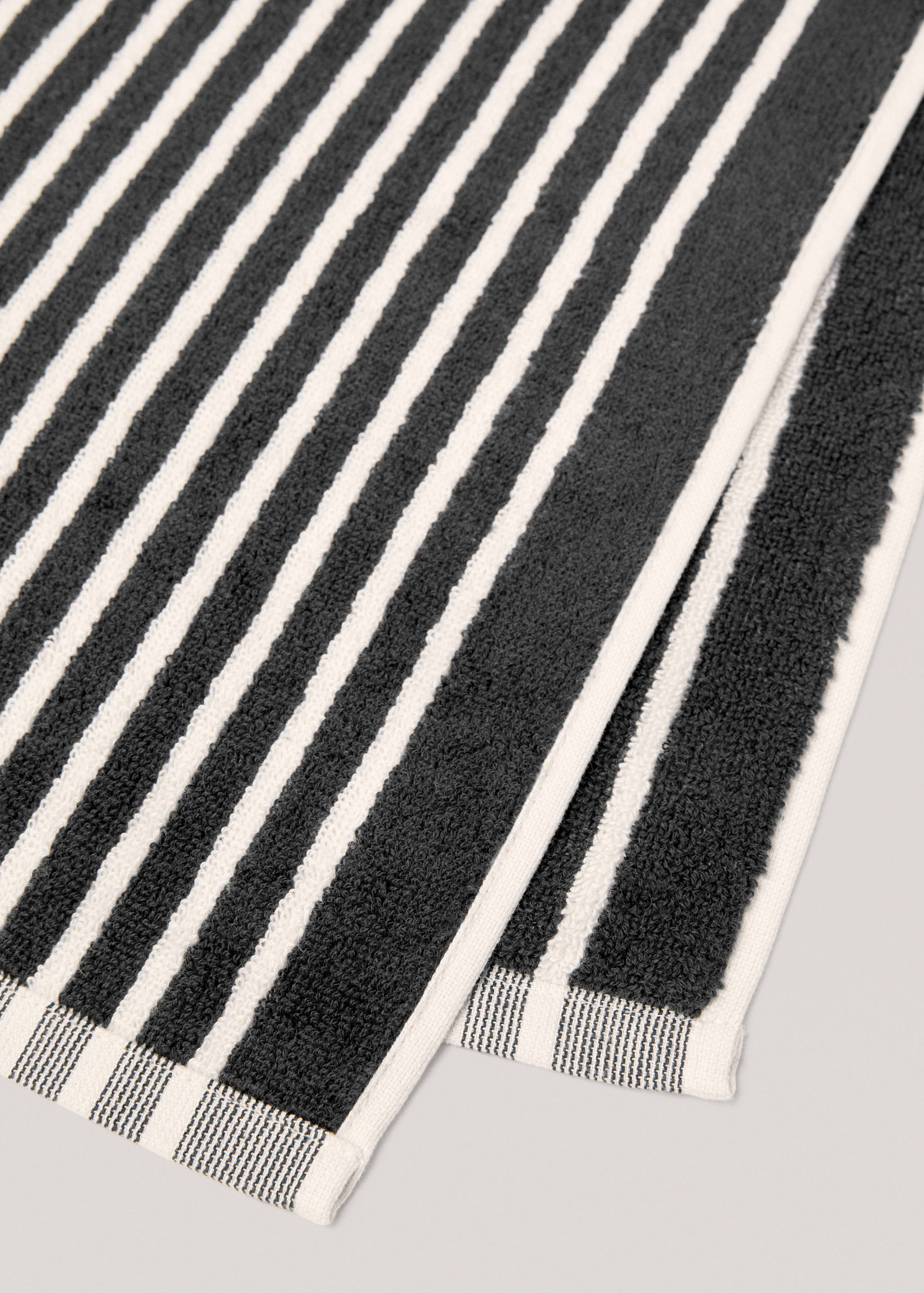 Striped bath towel 90x150cm - Details of the article 2