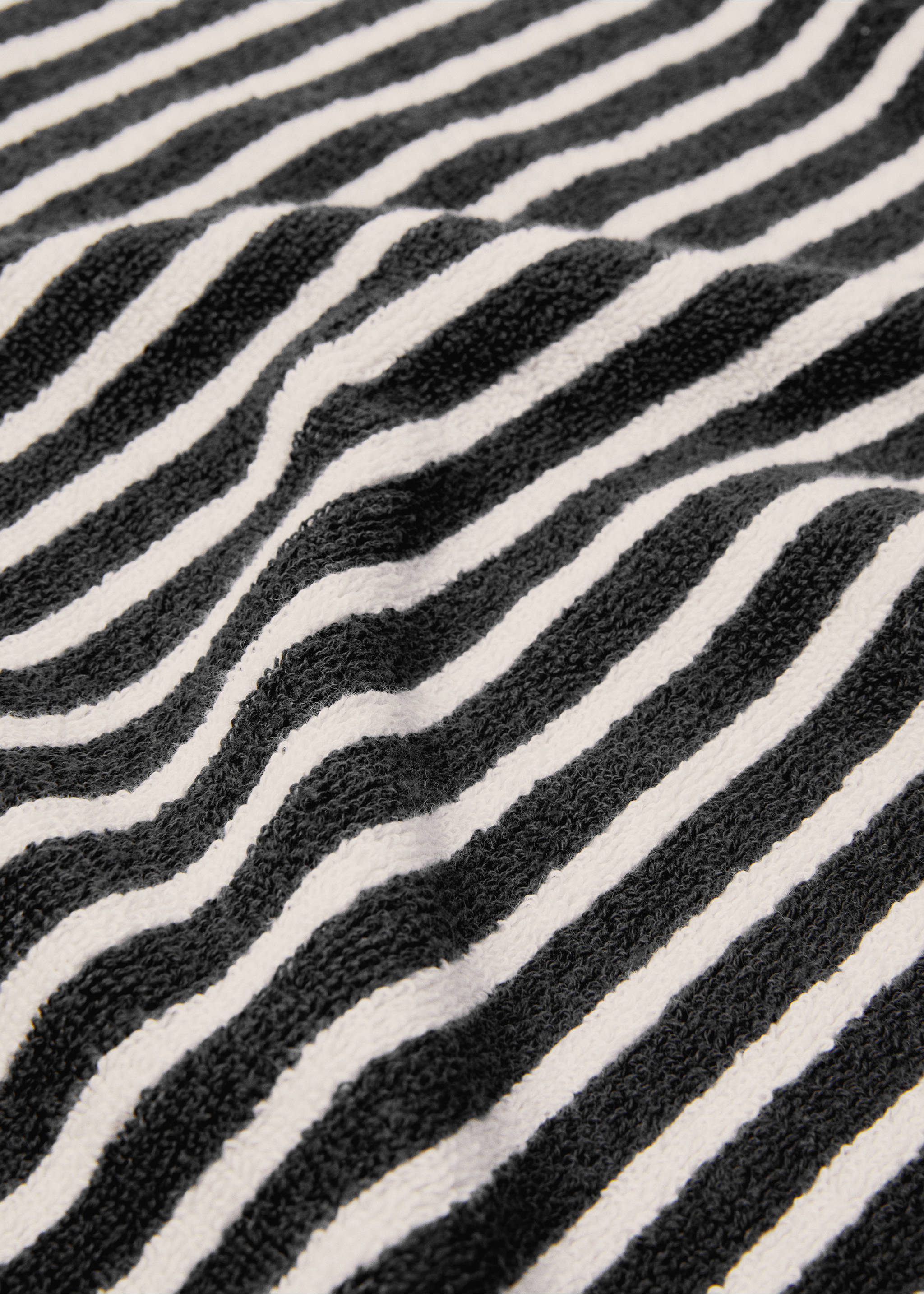 Striped hands towel 50x90cm - Details of the article 1, Black. Ref: 57004797-00.
