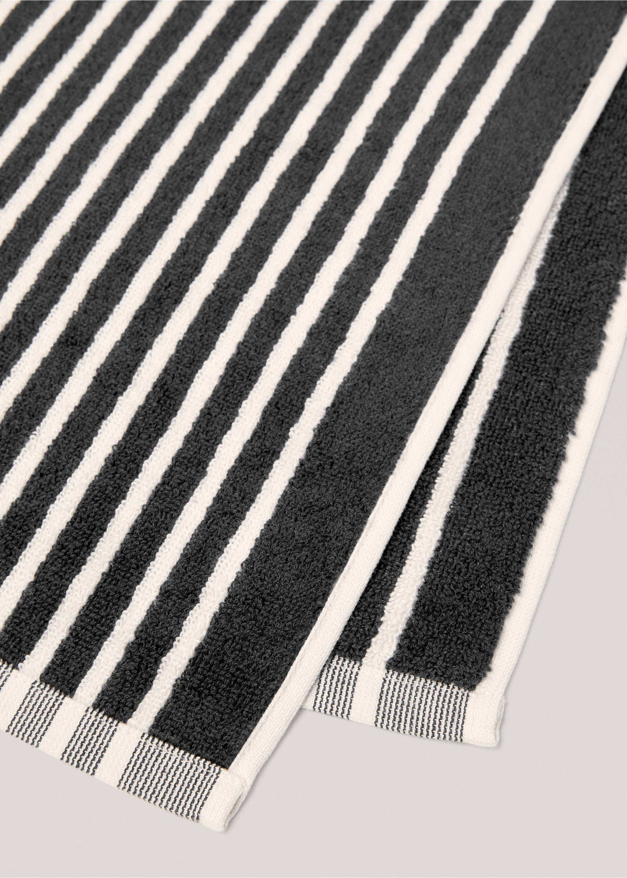 Striped hands towel 50x90cm - Details of the article 2, Black. Ref: 57004797-00.