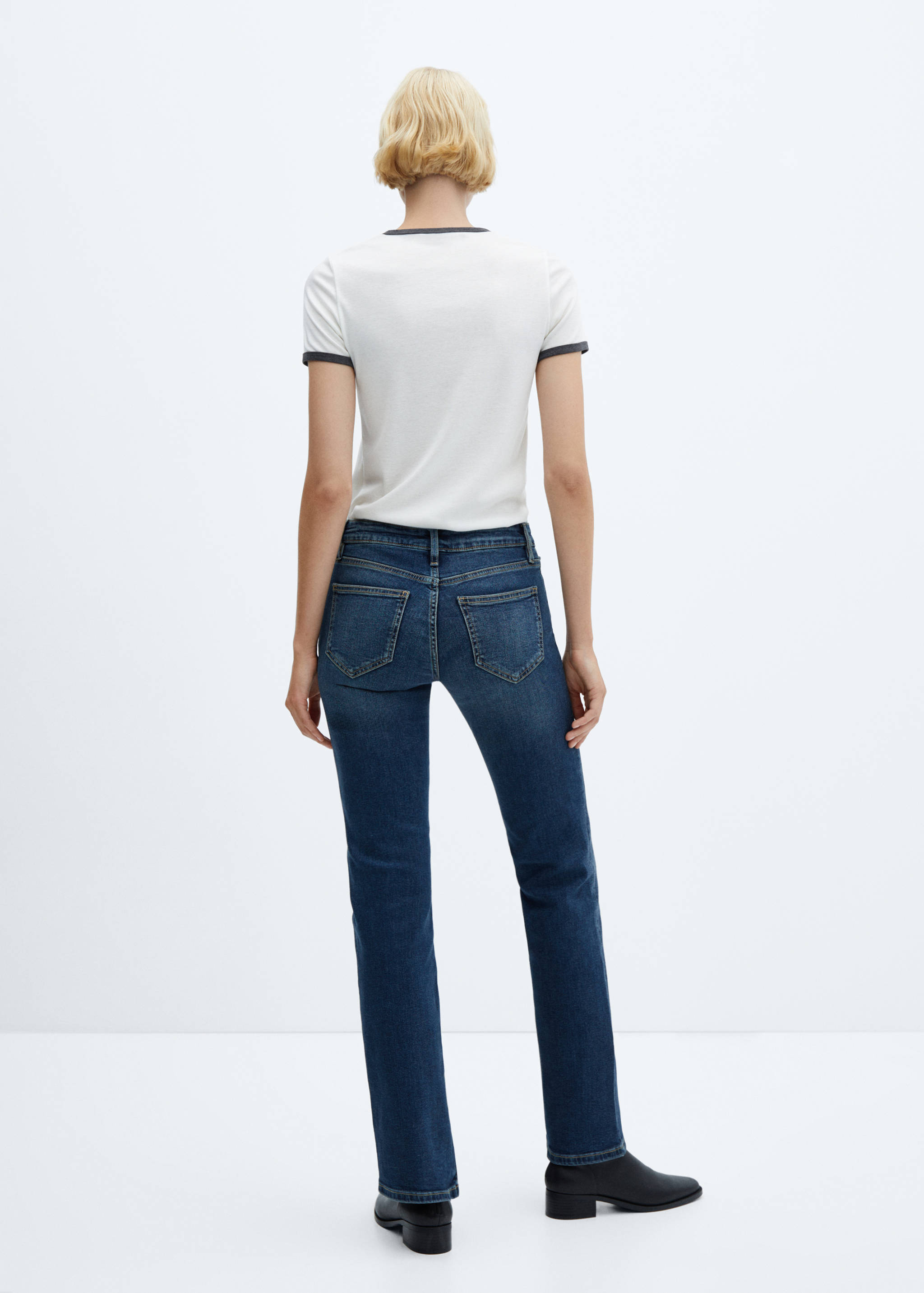 Low-rise flared jeans - Reverse of the article