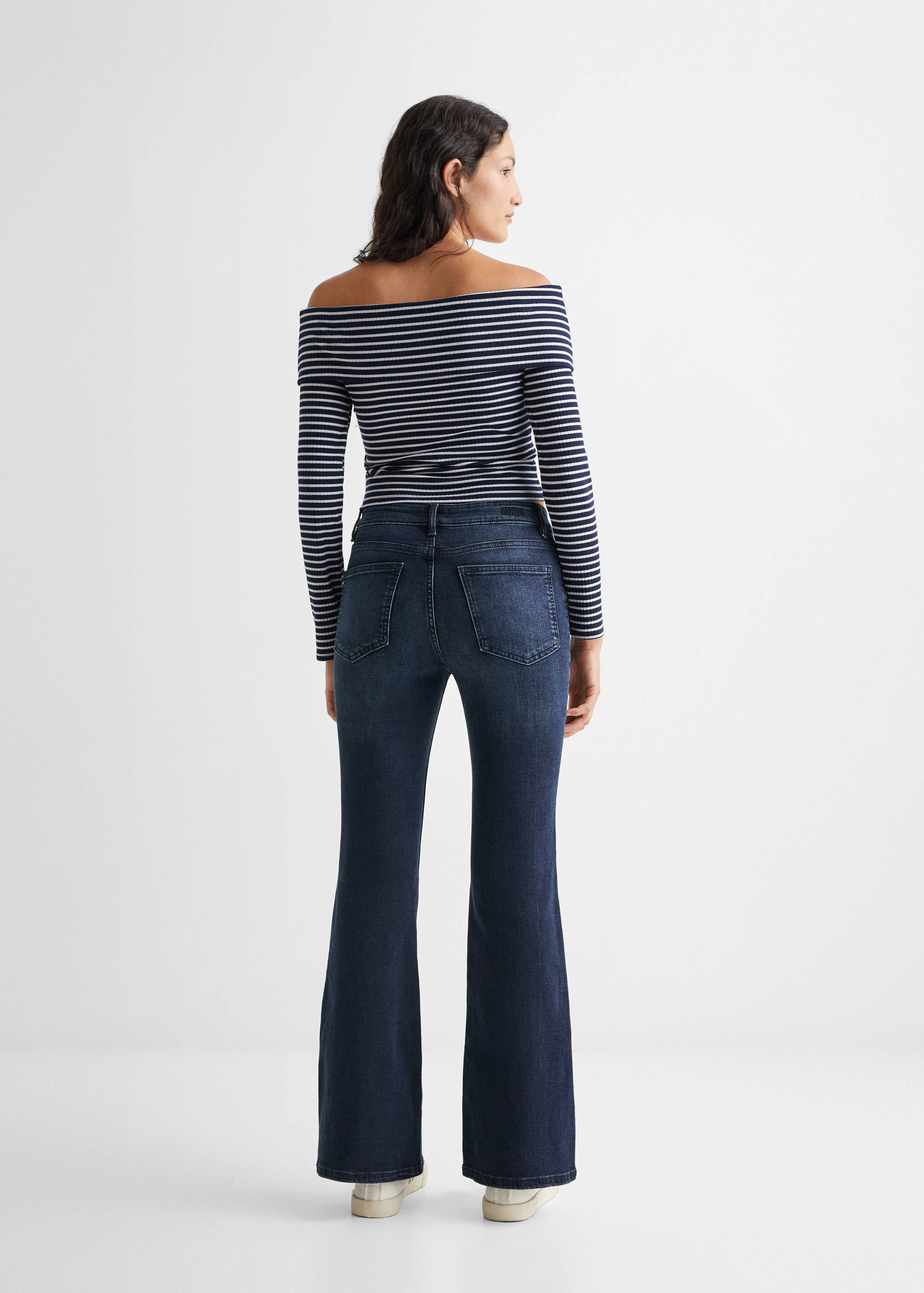 Utsvängda jeans - Artikelns baksida