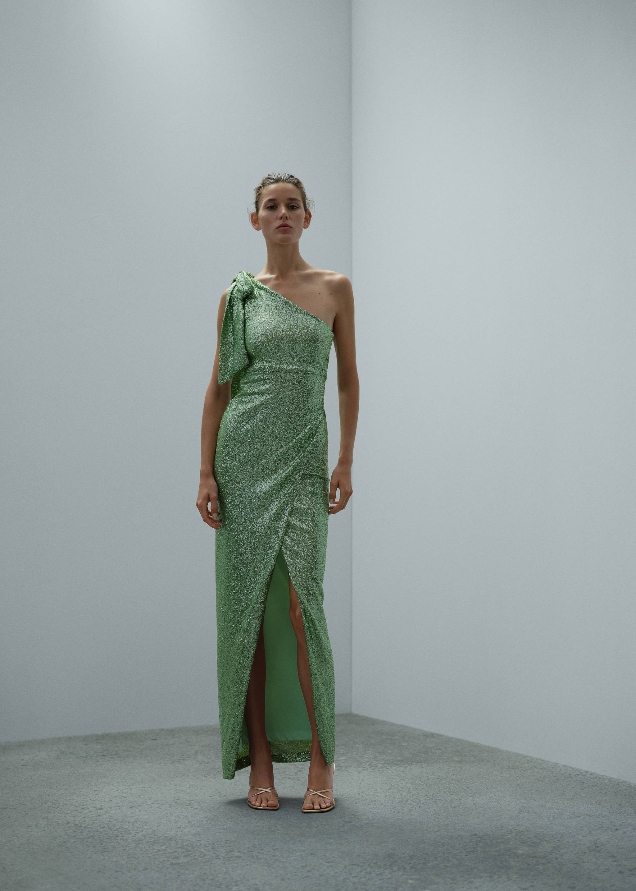 Asymmetrical sequin dress with bow - General plane, Green. Ref: 57005155-00.
