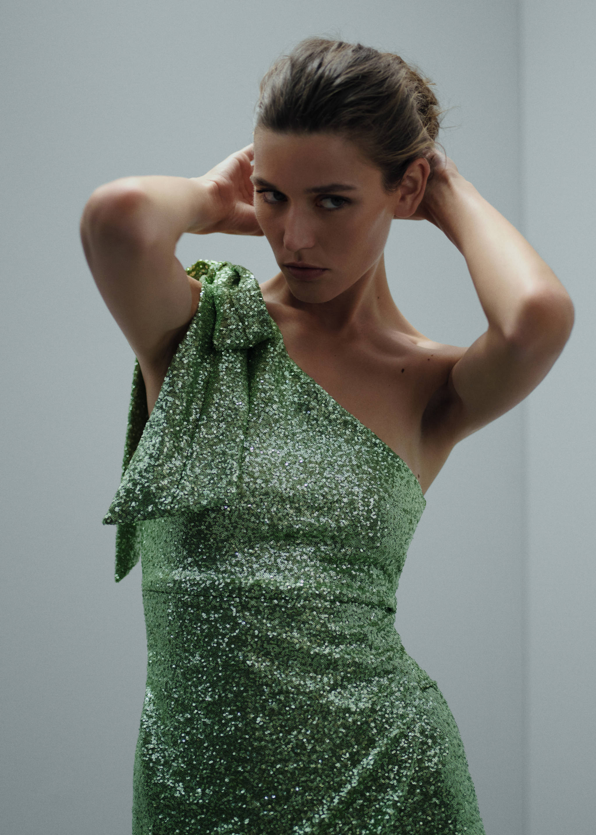 Asymmetrical sequin dress with bow - Medium plane, Green. Ref: 57005155-00.