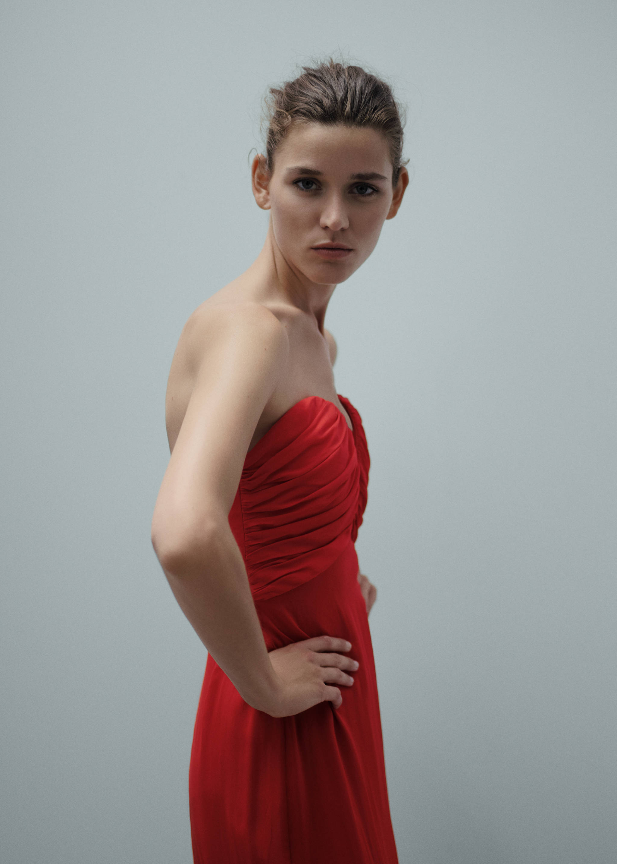 Strapless dress with sweetheart neckline - Details of the article 1, Red. Ref: 57005158-00.