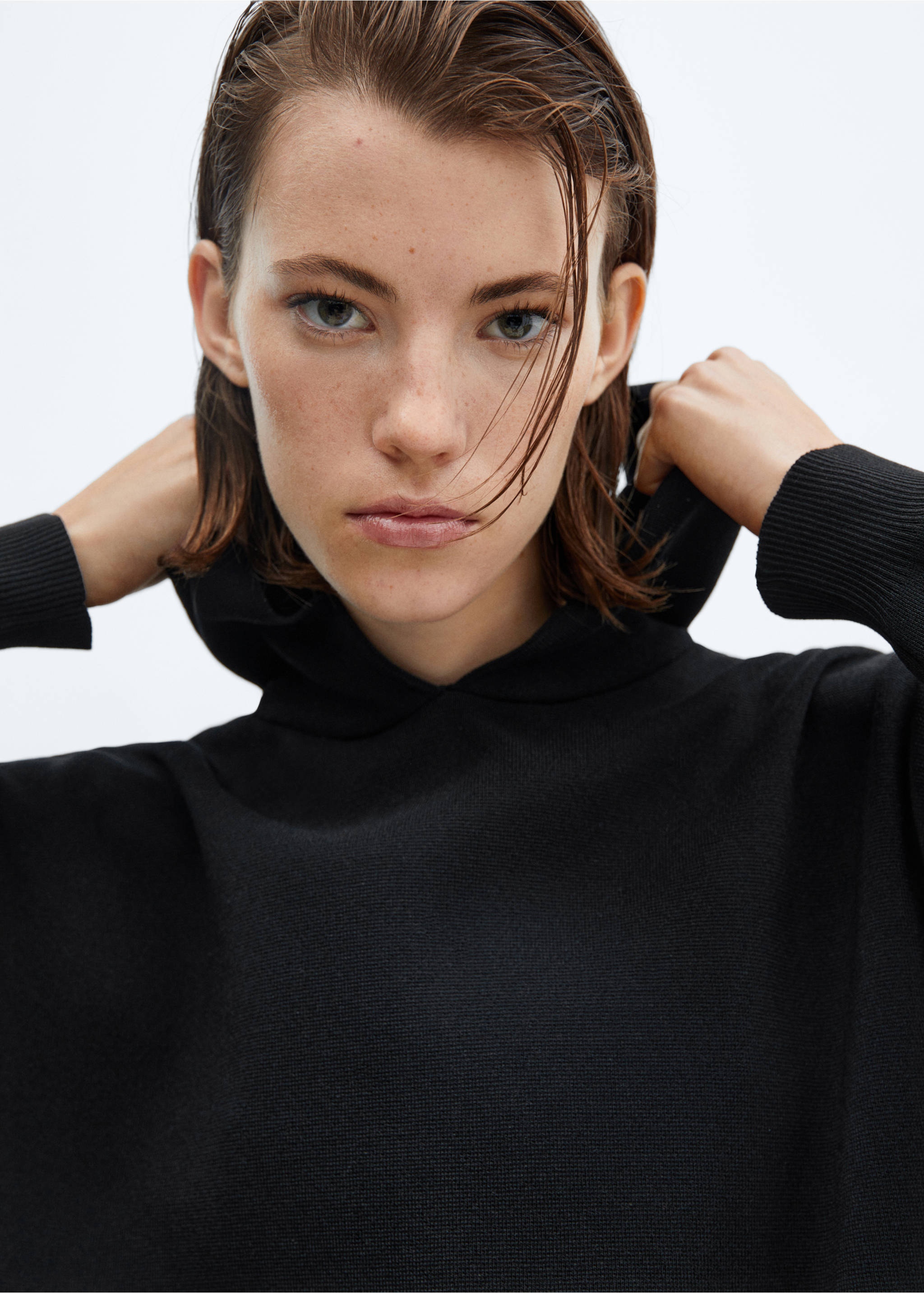 Hooded sweatshirt with front pocket - Details of the article 1, Black. Ref: 57005829-00.