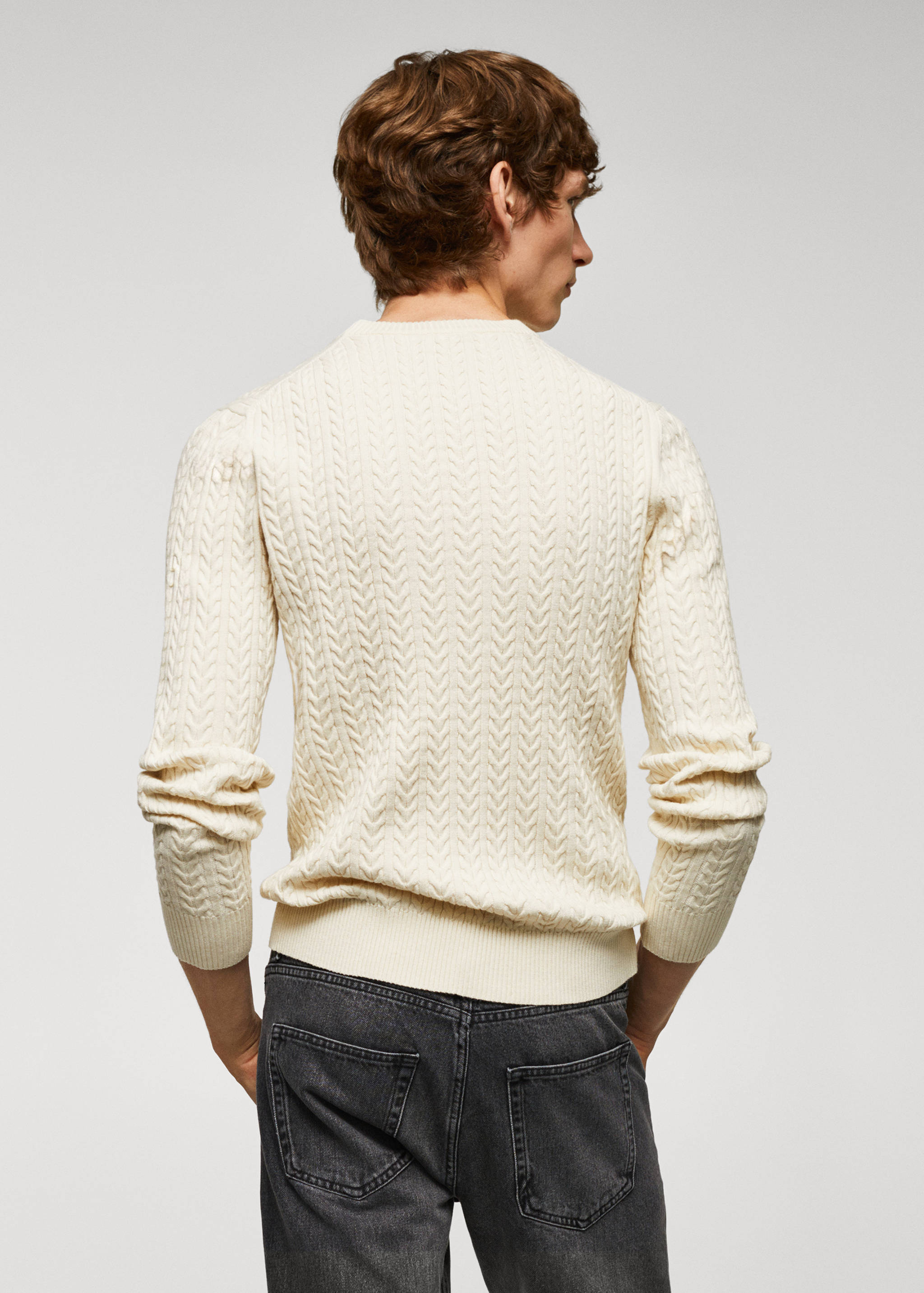 Baumwollpullover mit Zopfmuster - Rückseite des Artikels