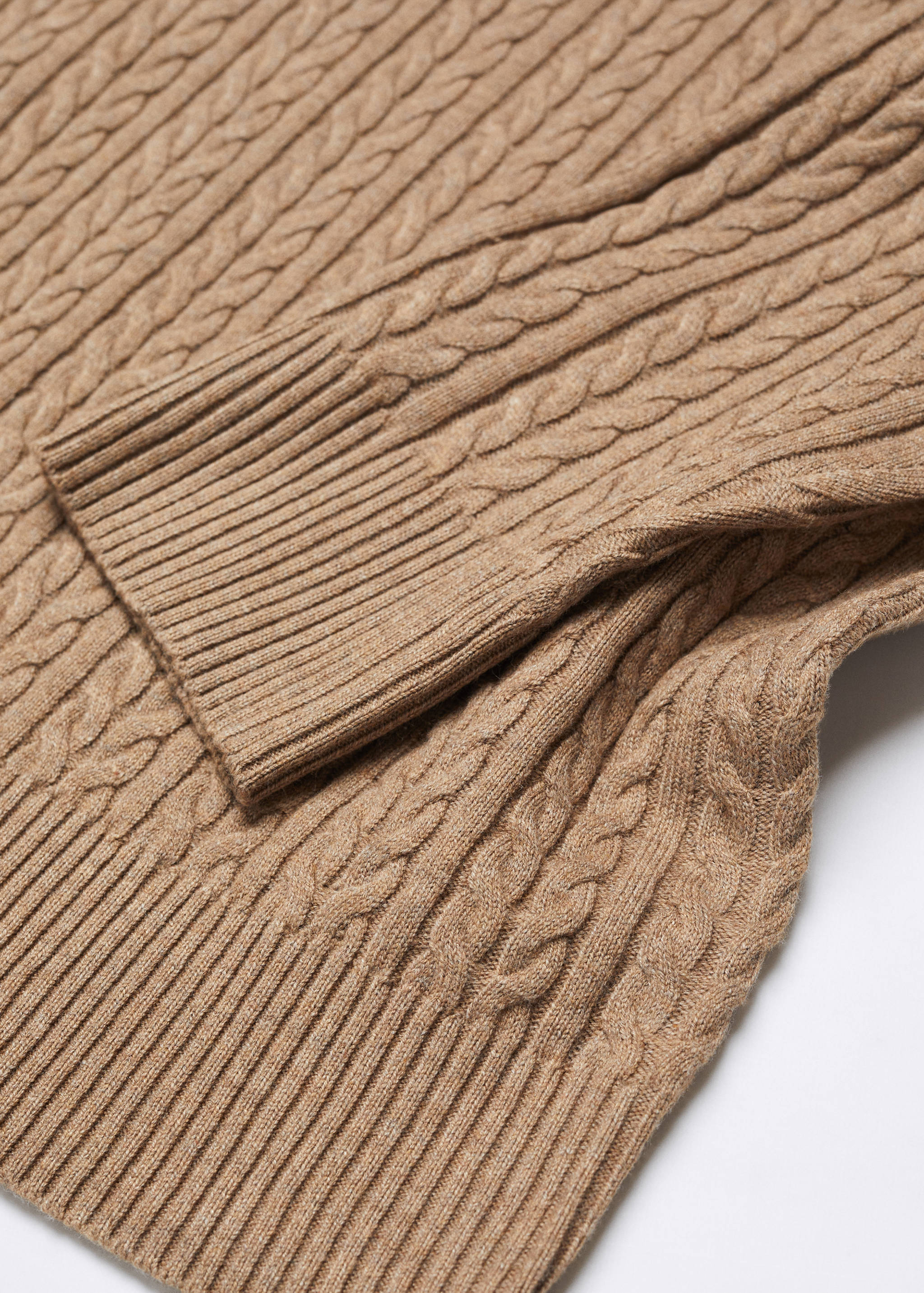 Baumwollpullover mit Zopfmuster - Detail des Artikels 8