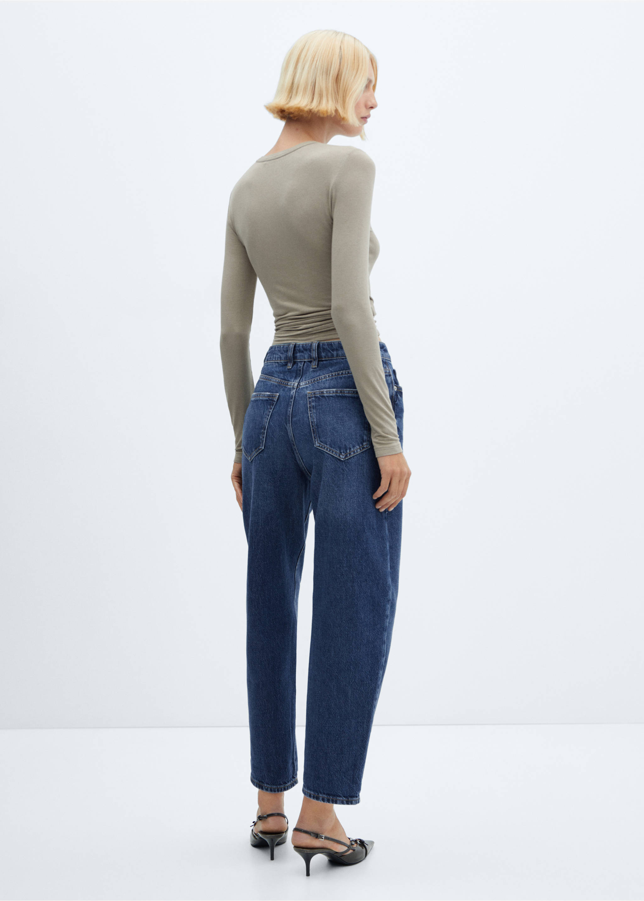 High-waist slouchy jeans - Reverse of the article, Dark Blue. Ref: 57005974-00.