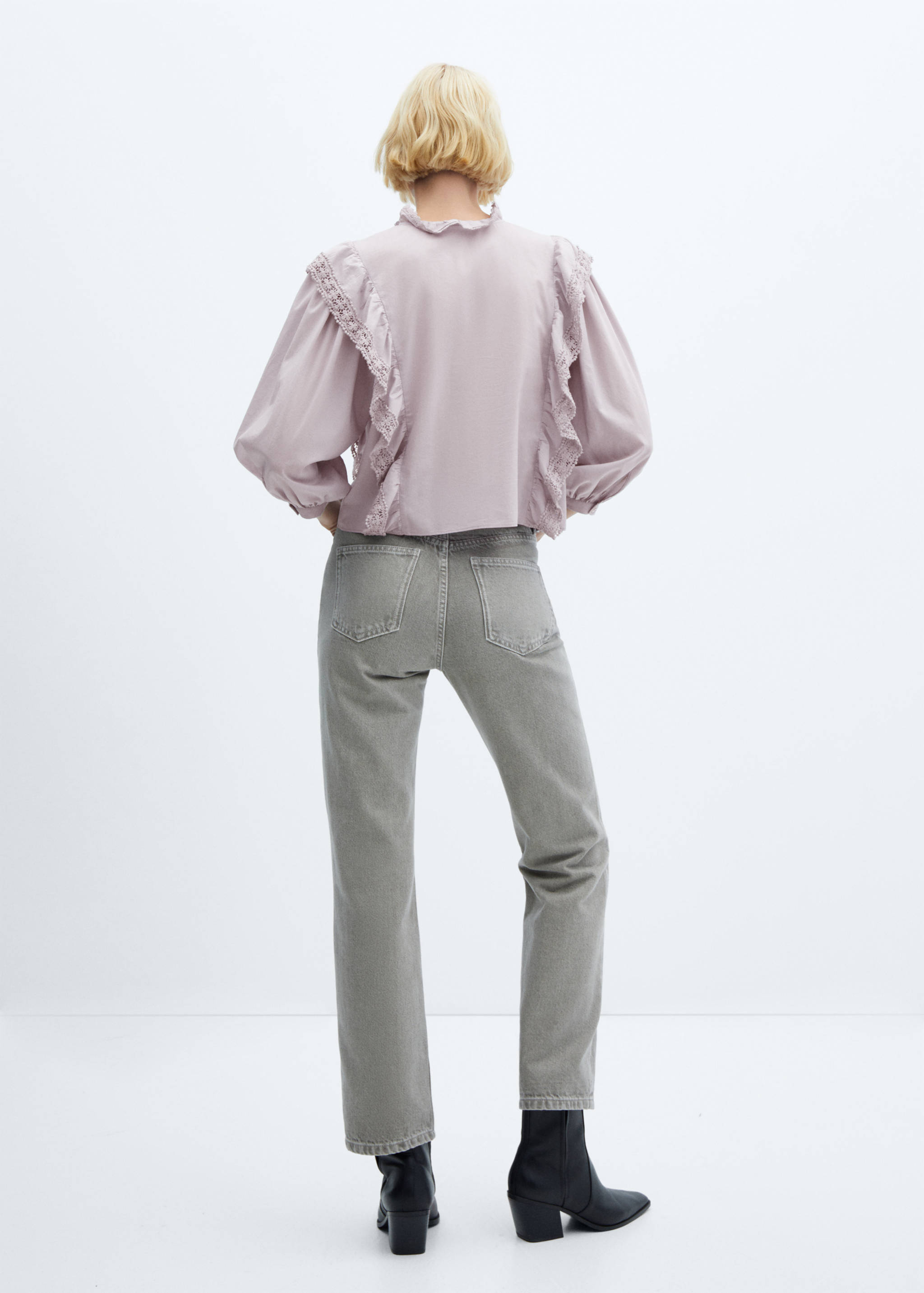 Lace blouse with ruffles - Reverse of the article