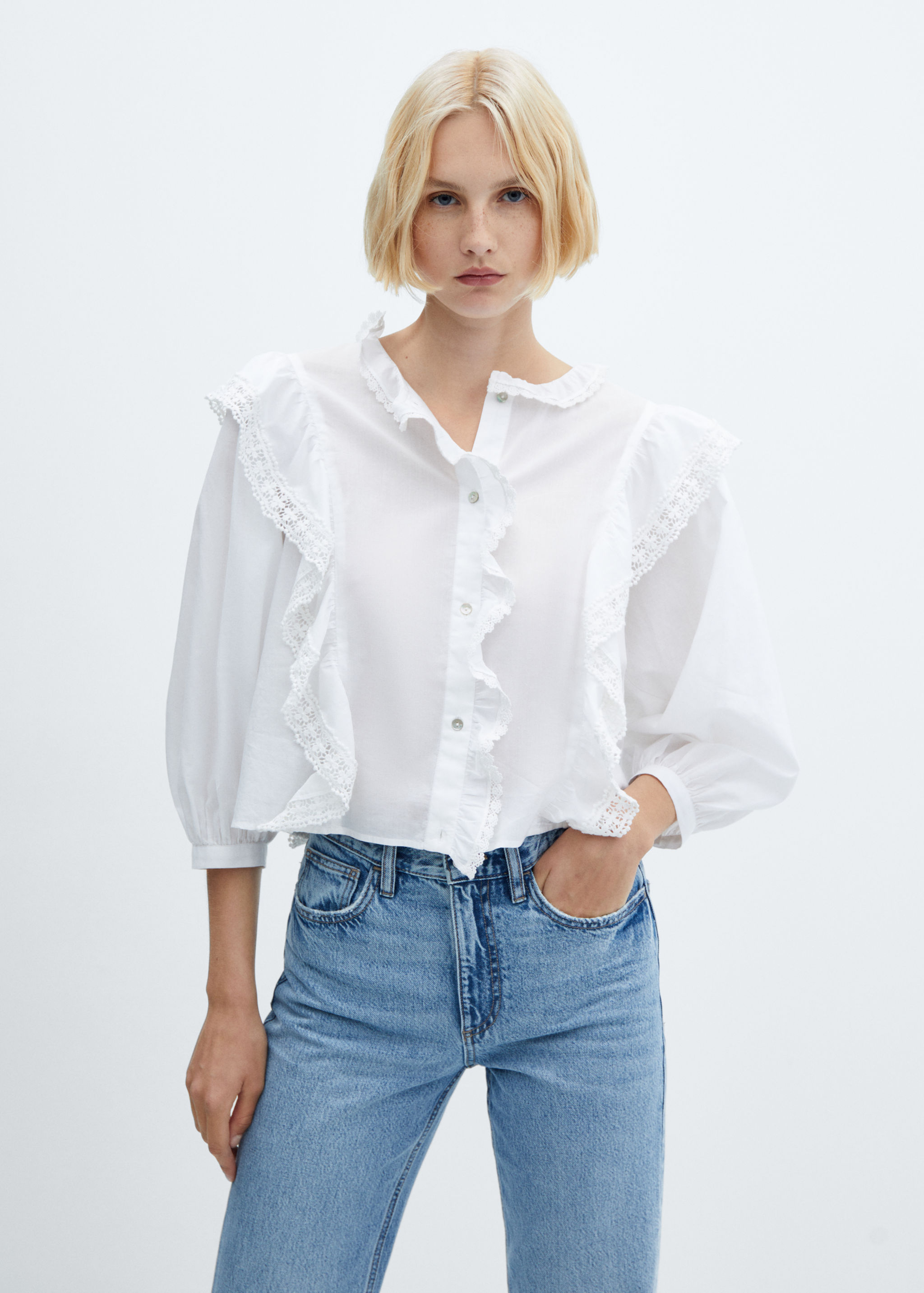 Blouse volantée dentelle - Plan moyen