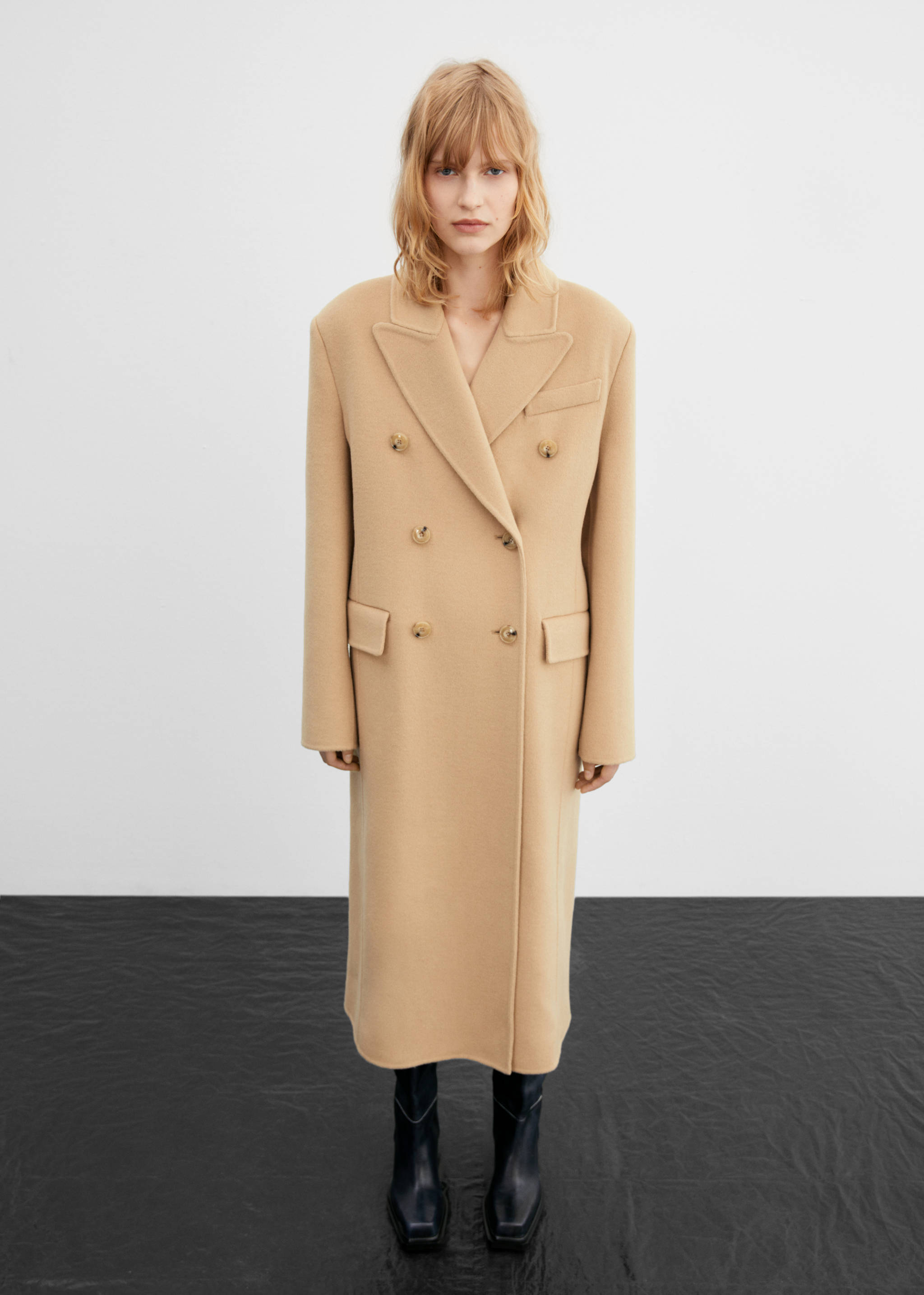 Double-breasted virgin wool coat - General plane