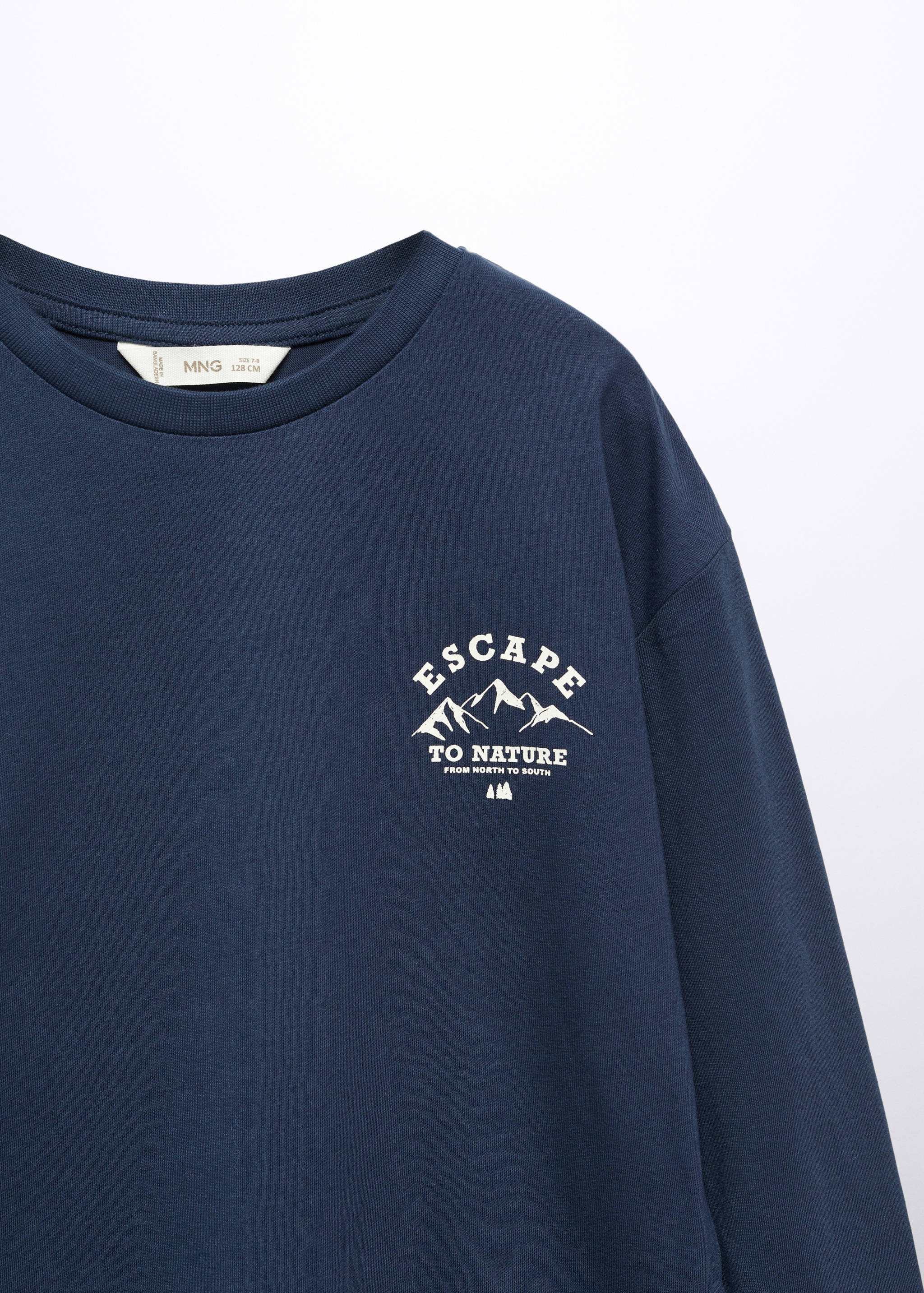 Long-sleeved t-shirt with message - Details of the article 8