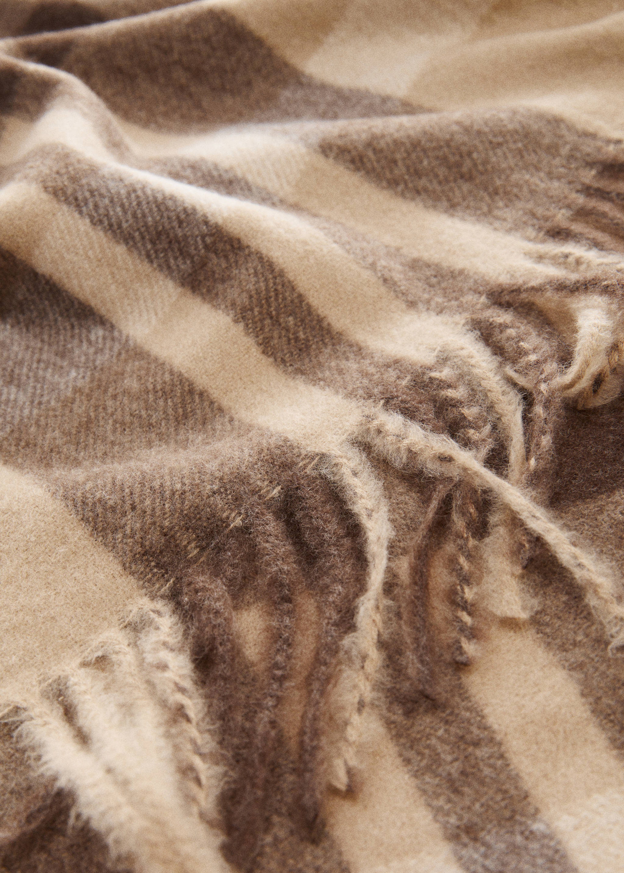 Écharpe carreaux franges - Plan moyen