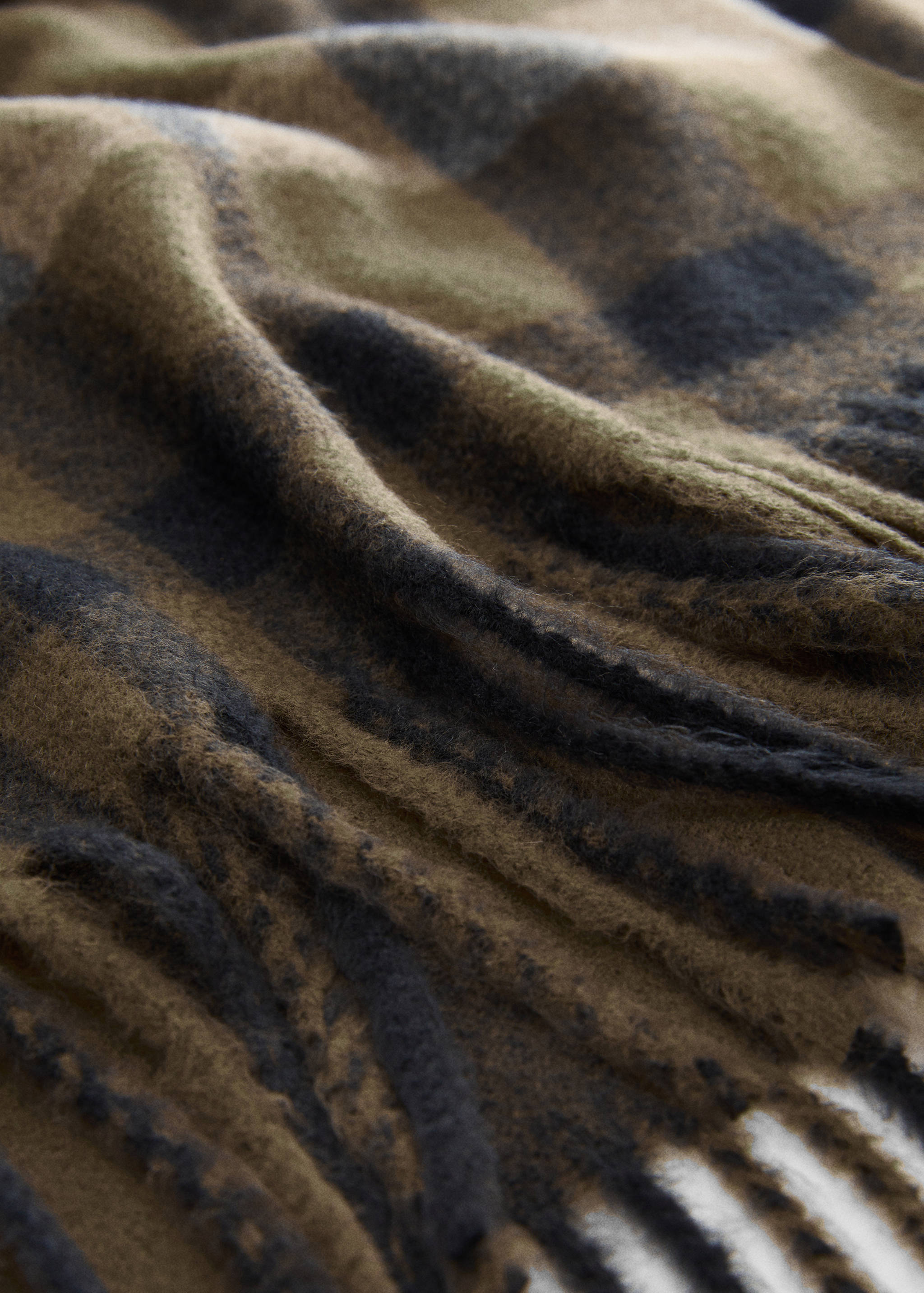 Écharpe carreaux franges - Plan moyen