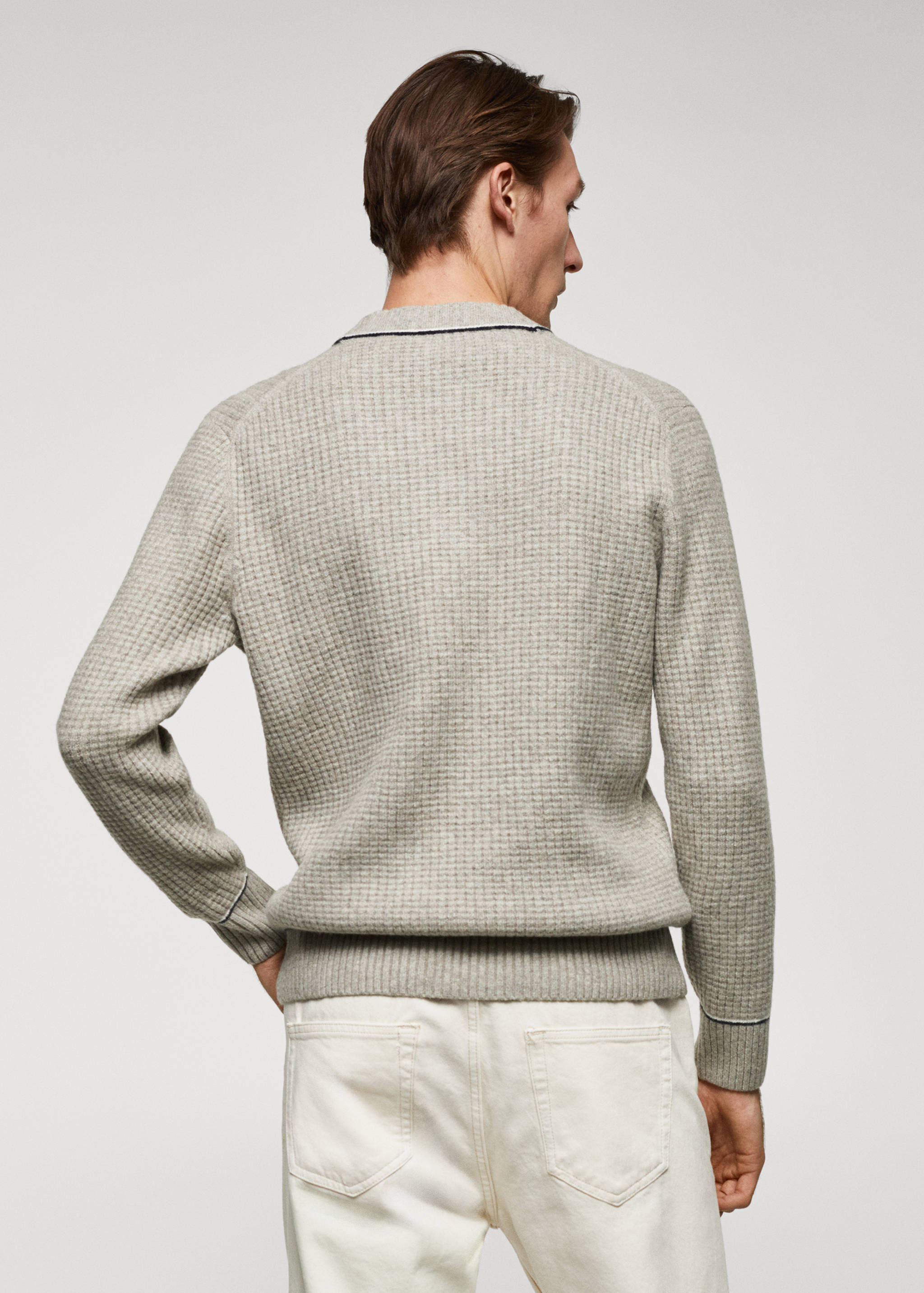 Structured V-neck sweater - Reverse of the article