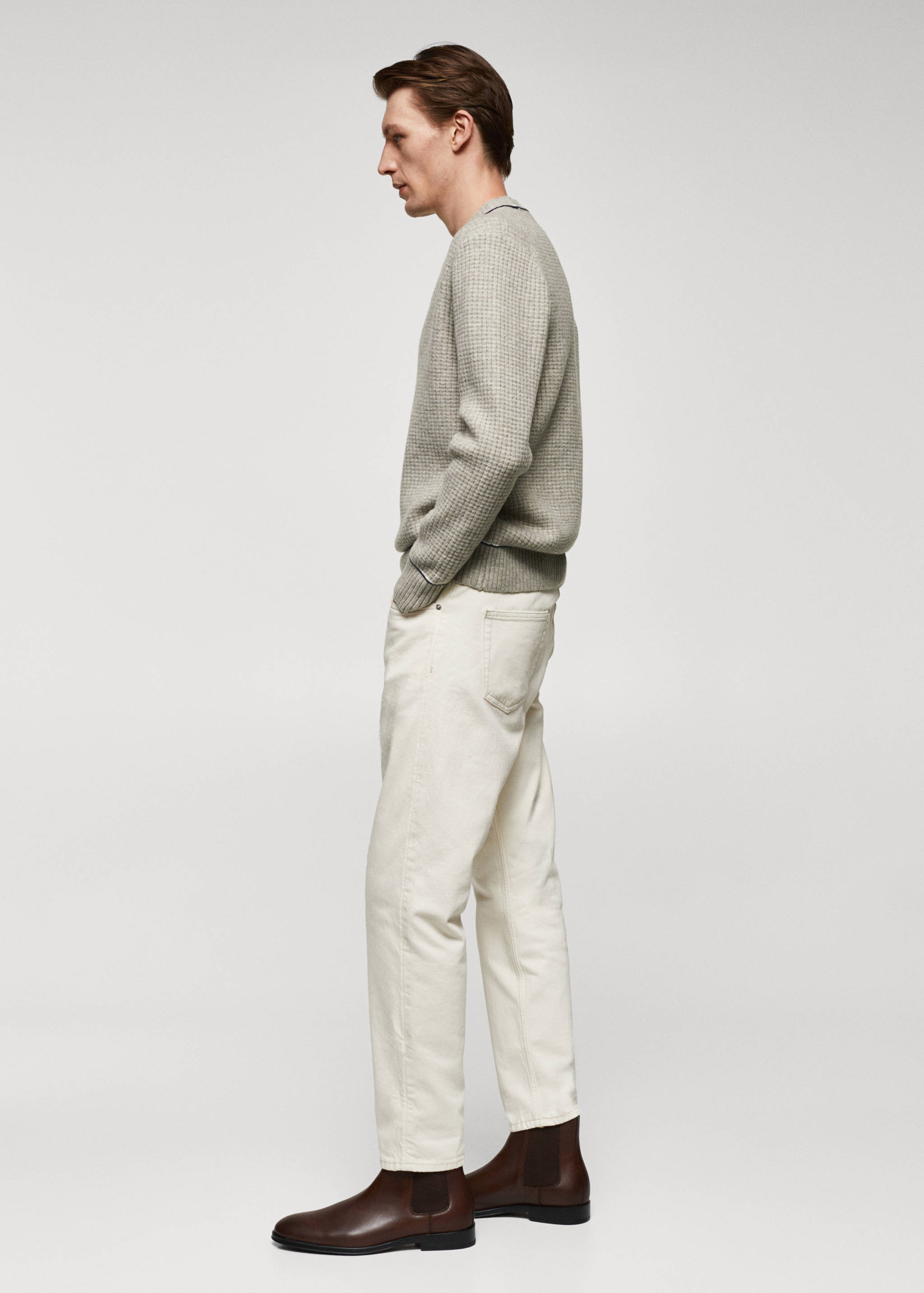 Structured V-neck sweater - Details of the article 2