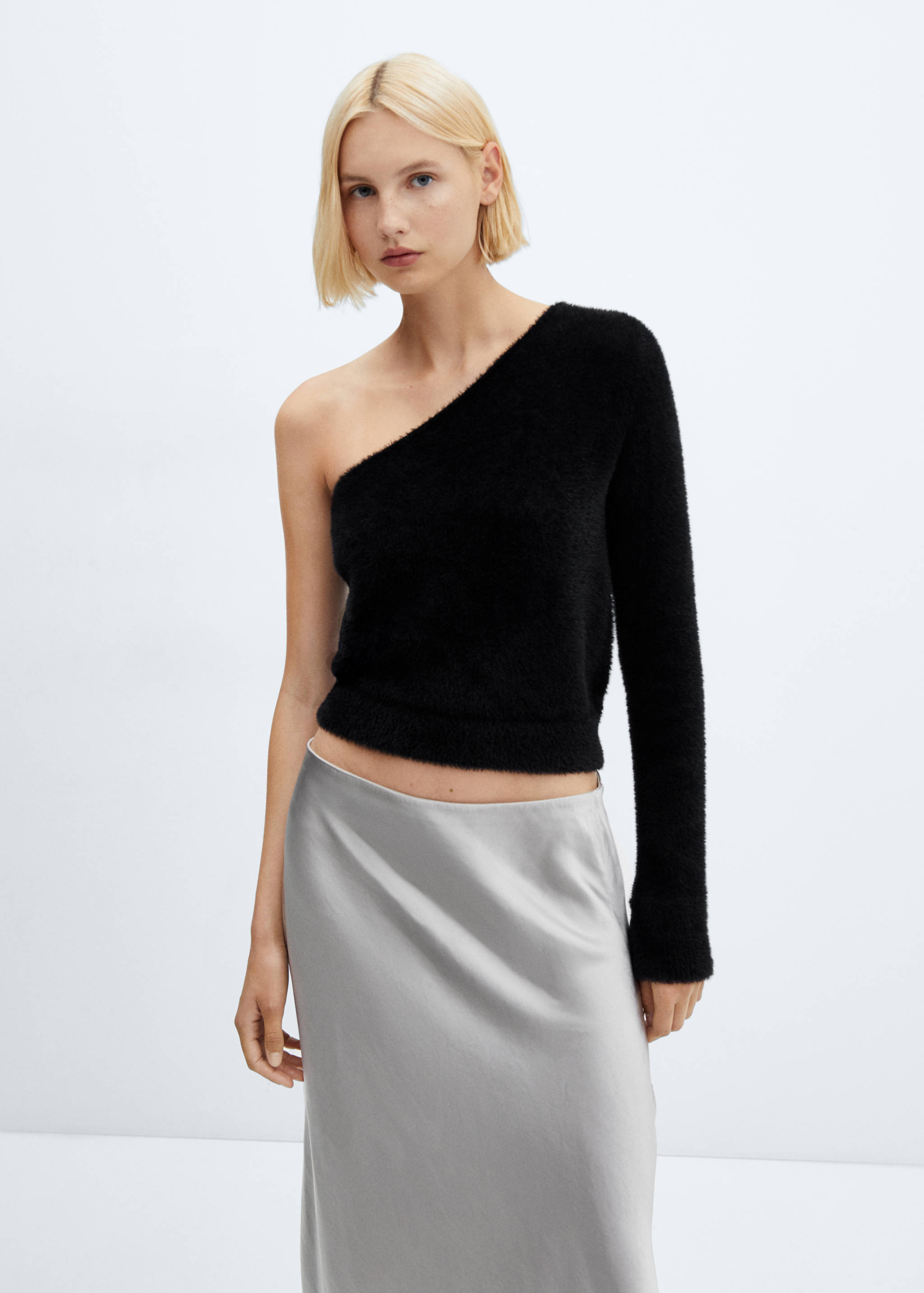 Asymmetrischer Pullover mit Fell-Effekt - Mittlere Ansicht