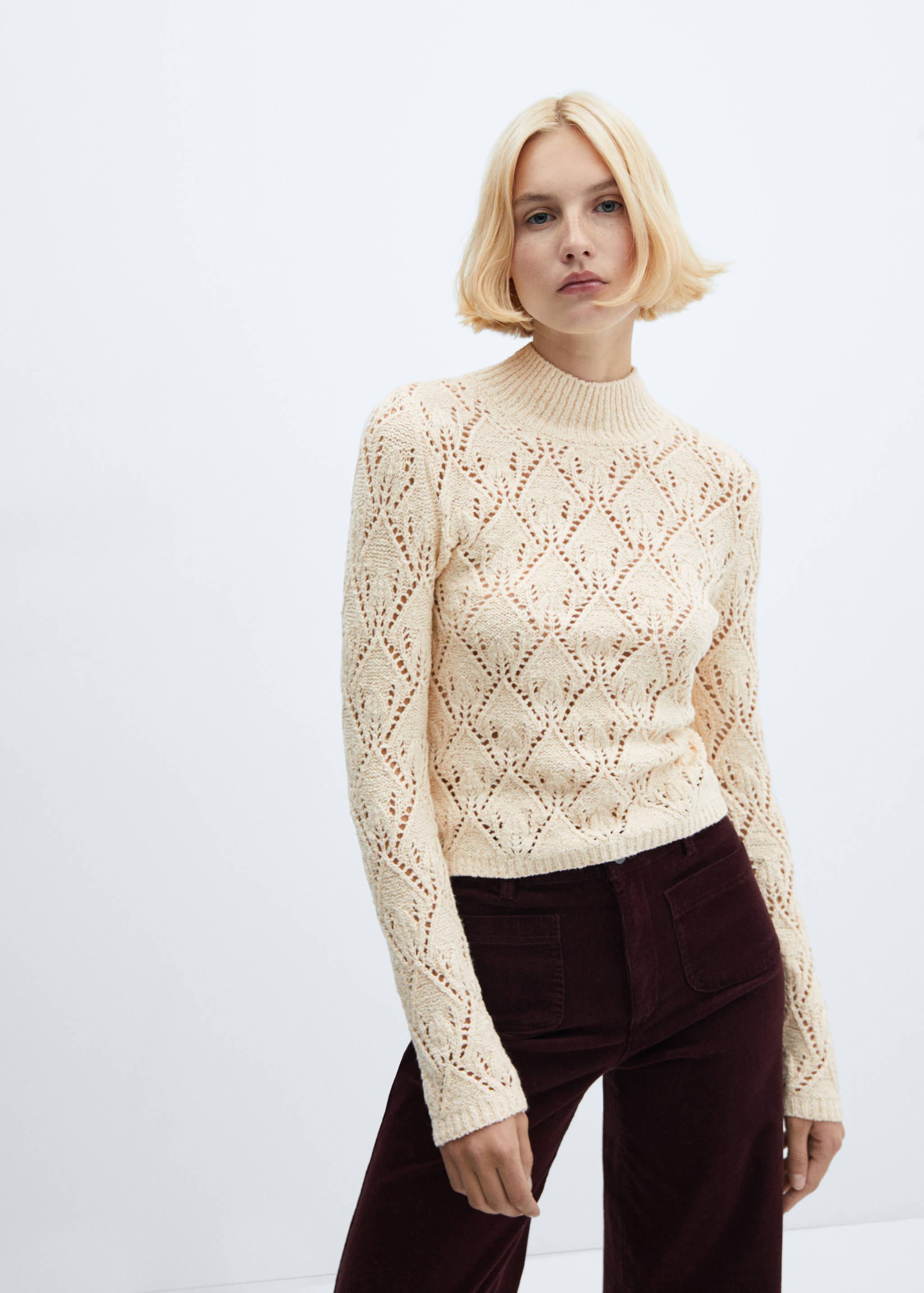 Svetr s detaily děrování - Náhled ve středové rovině