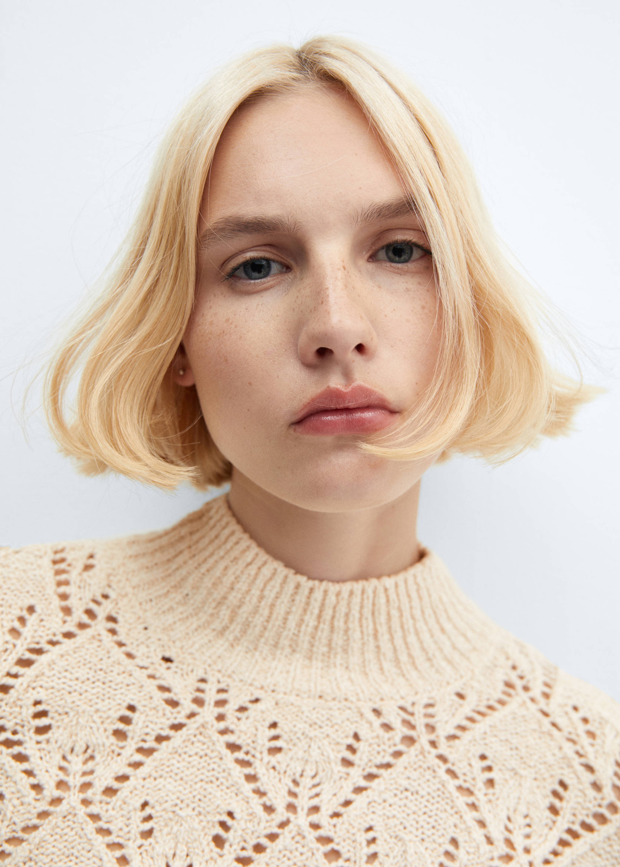 Svetr s detaily děrování - Detail zboží 1