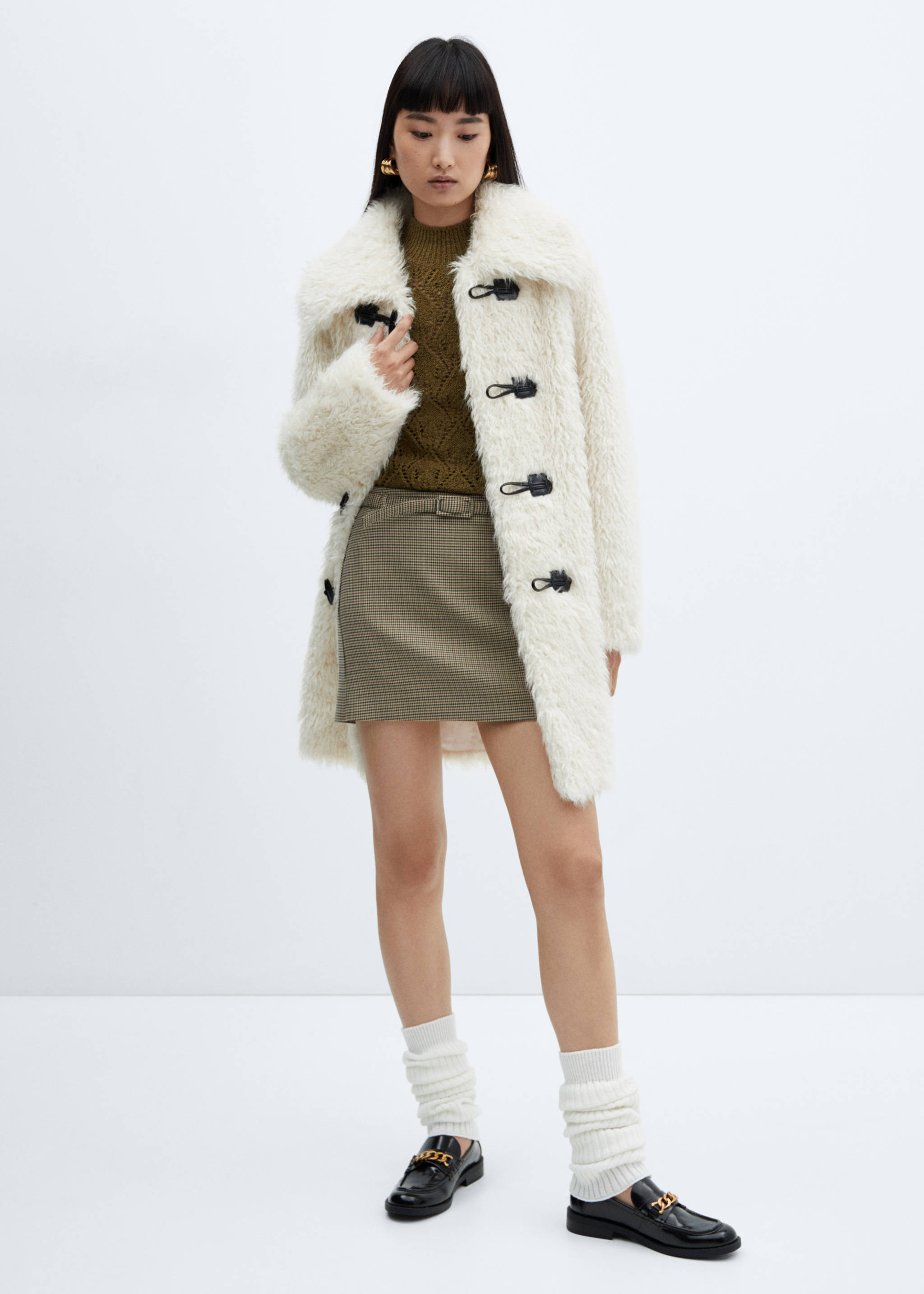 Svetr s detaily děrování - Celkový náhled