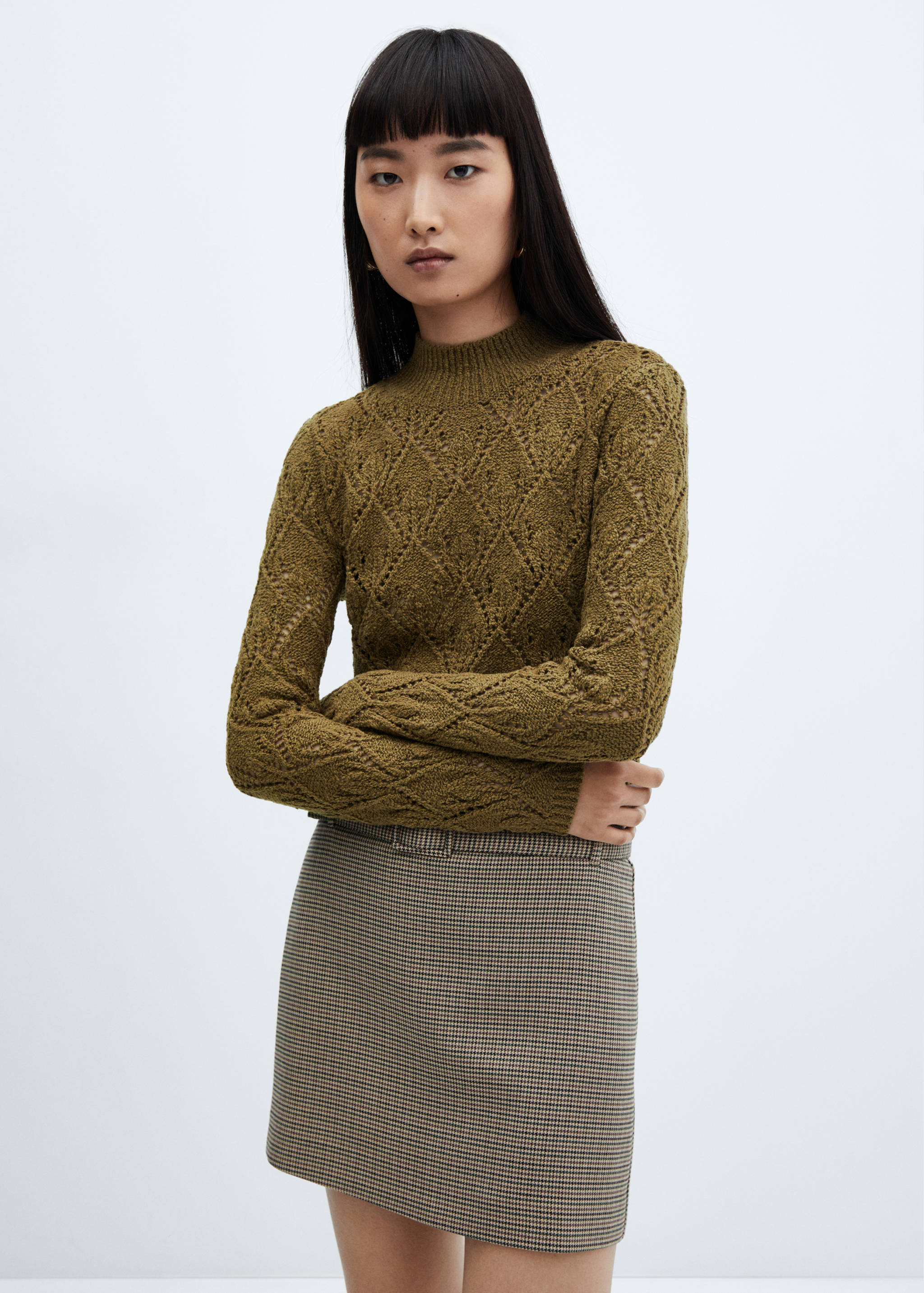 Svetr s detaily děrování - Náhled ve středové rovině