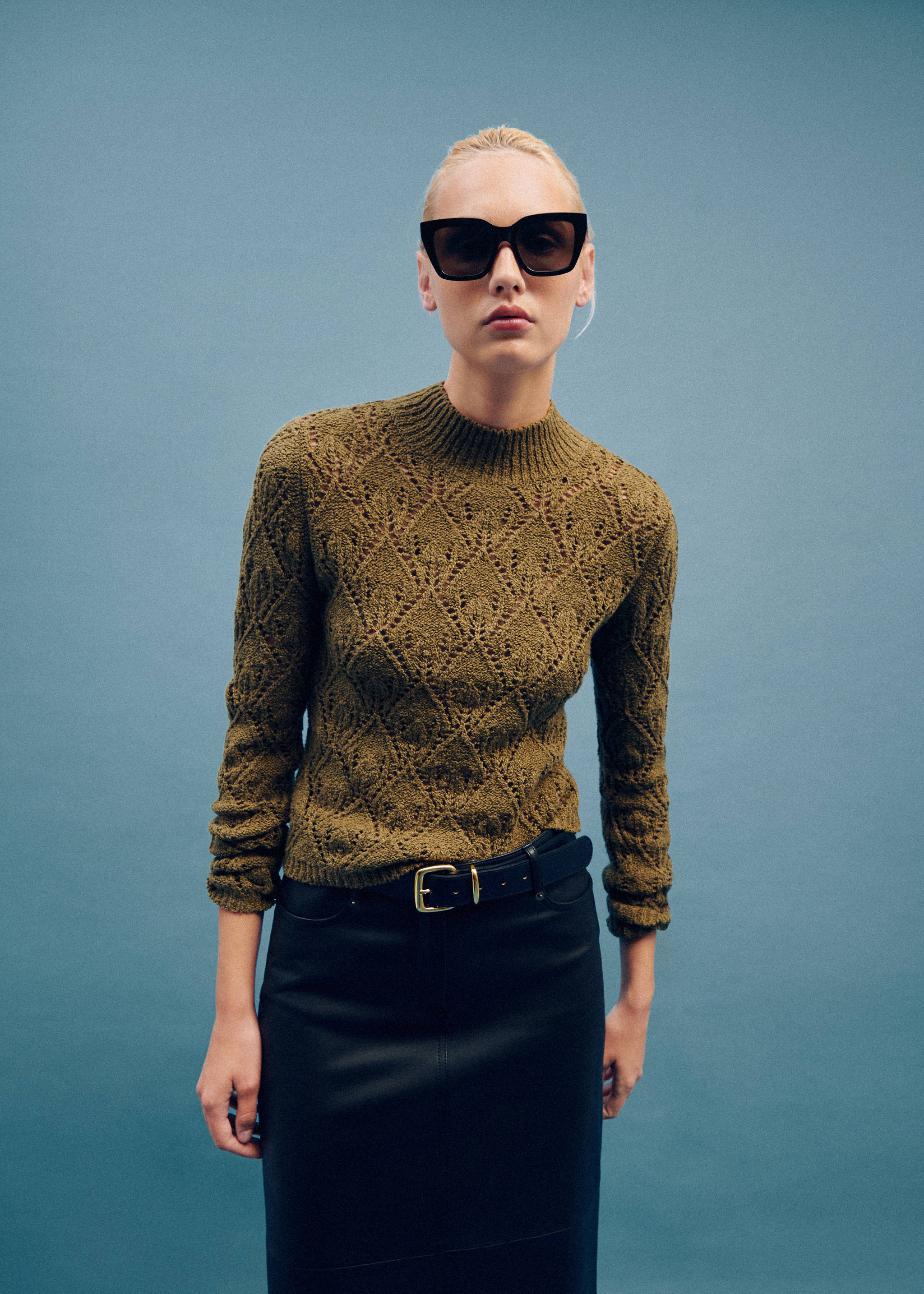 Svetr s detaily děrování - Detail zboží 6