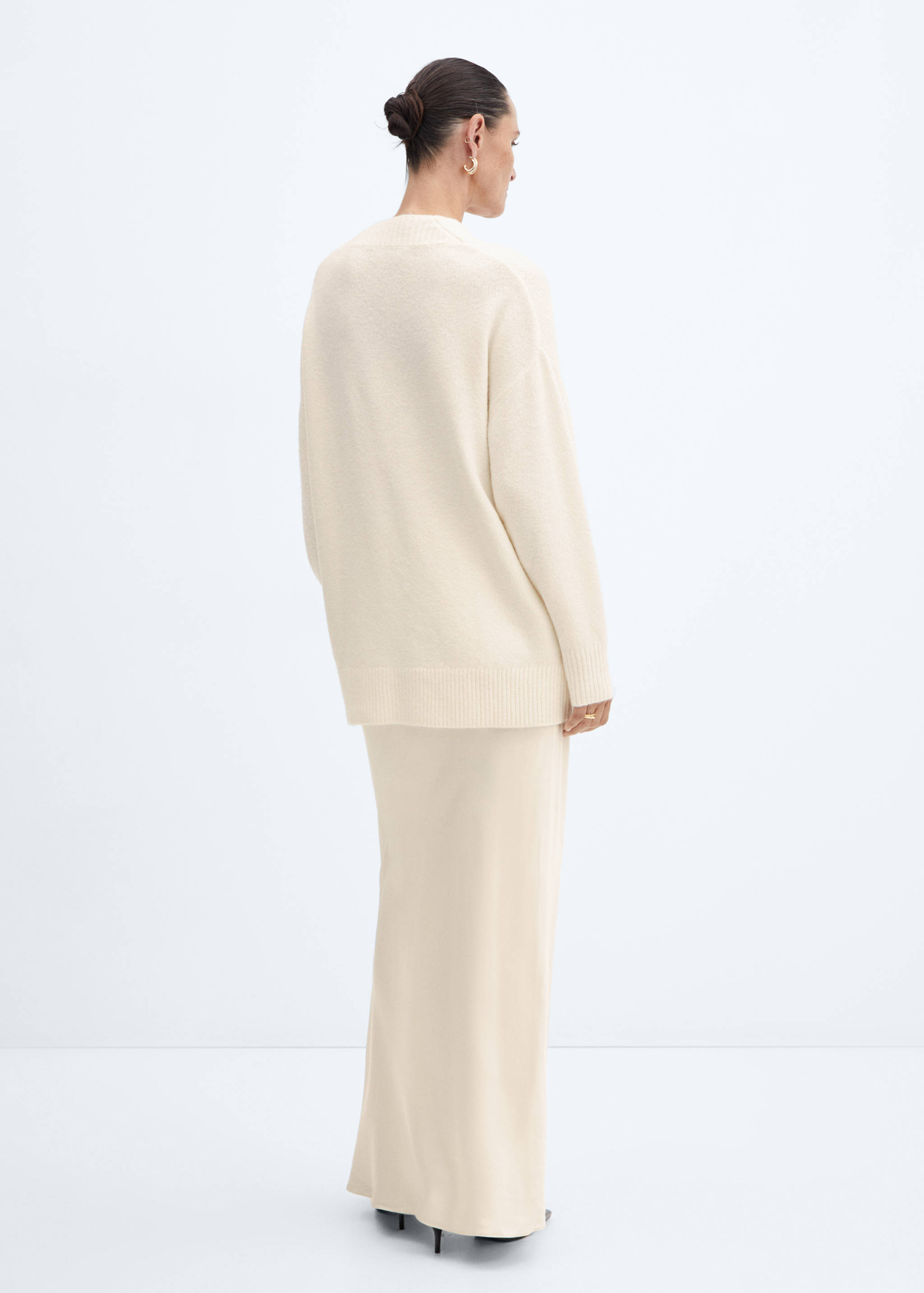 Oversized V-neck sweater - Reverse of the article