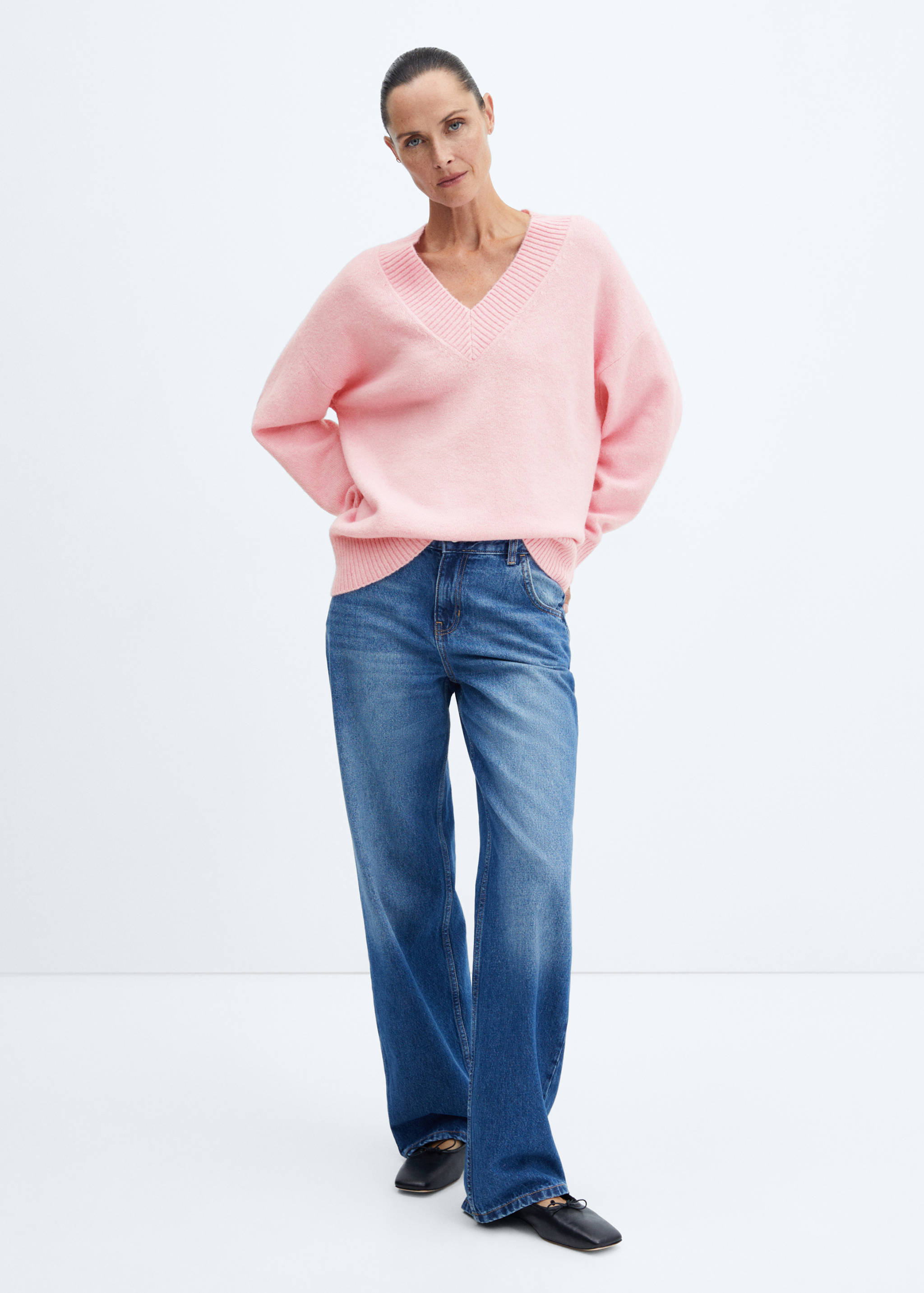 Oversized V-neck sweater - General plane