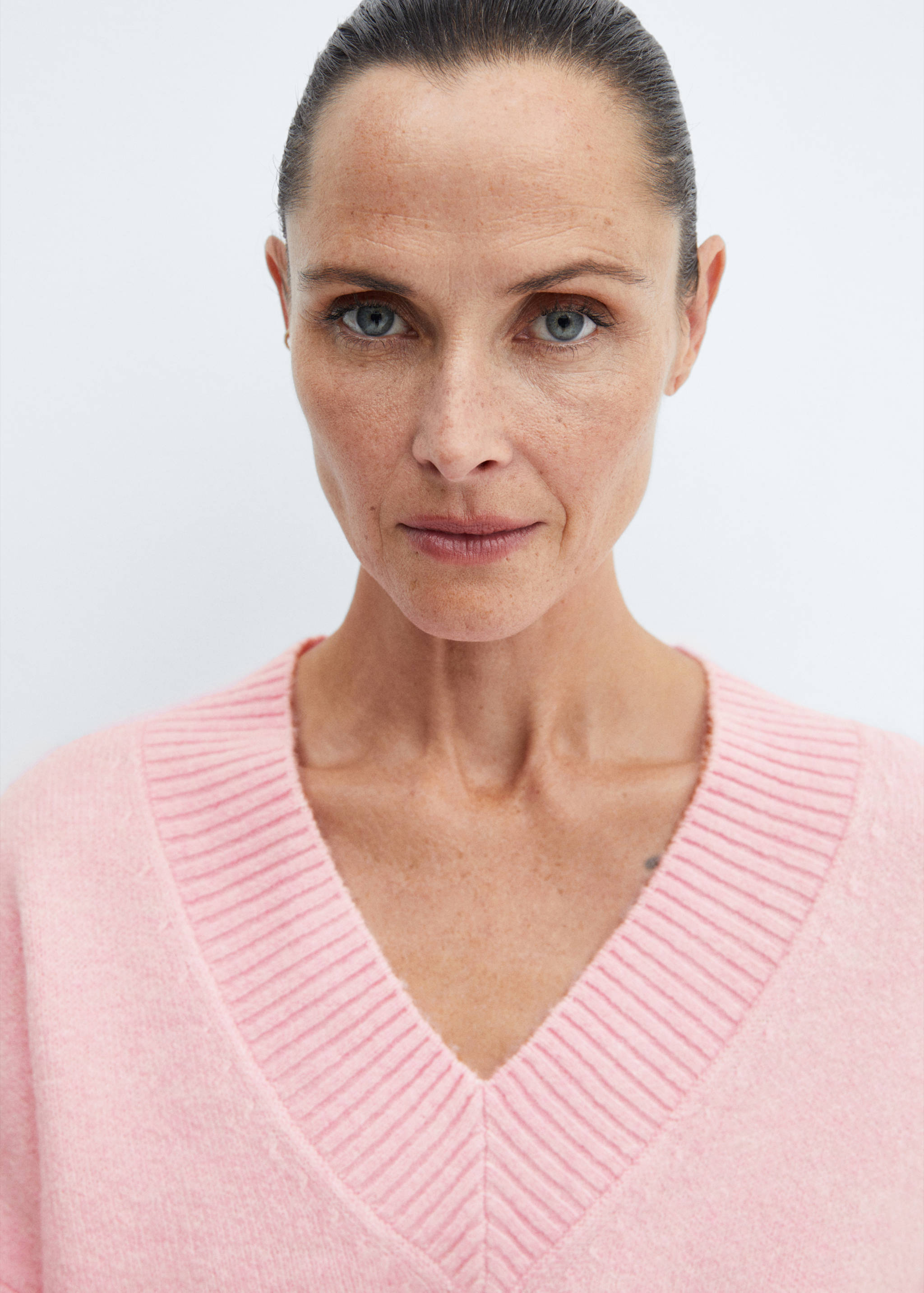 Oversized V-neck sweater - Details of the article 1