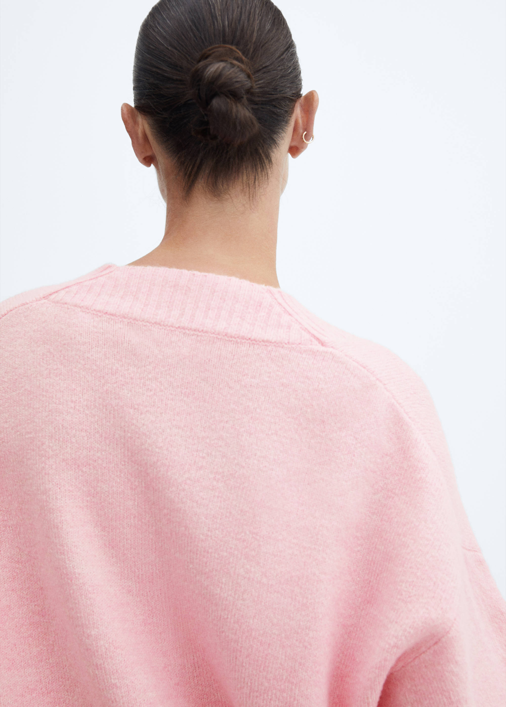 Oversized V-neck sweater - Details of the article 6