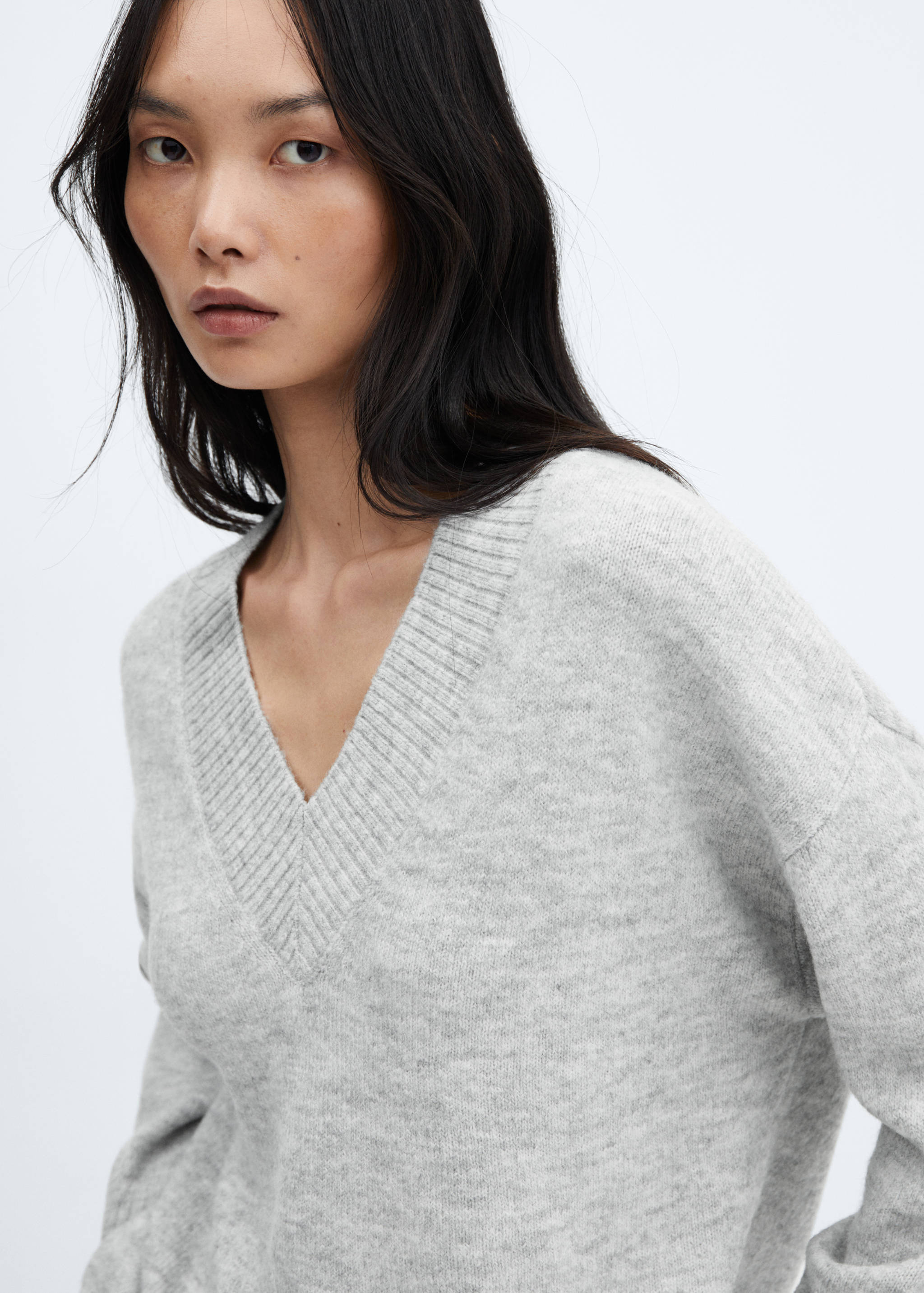Oversized V-neck sweater - Details of the article 1