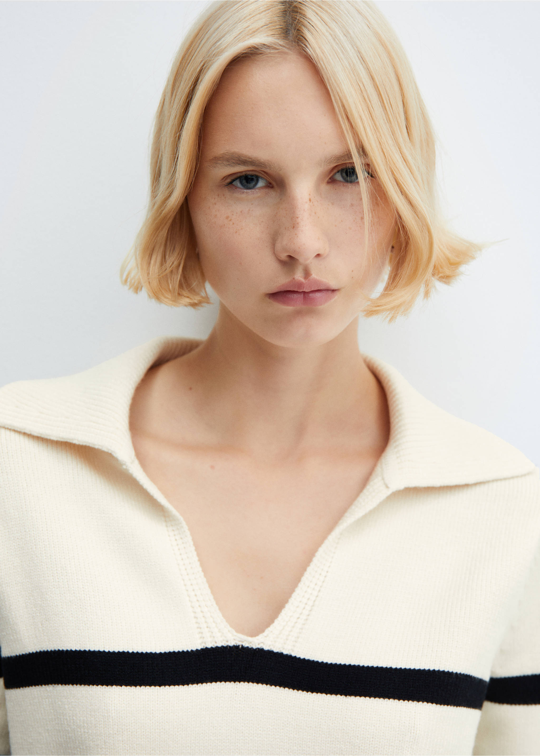 Striped polo-neck sweater - Details of the article 1, Ecru. Ref: 57007754-00.
