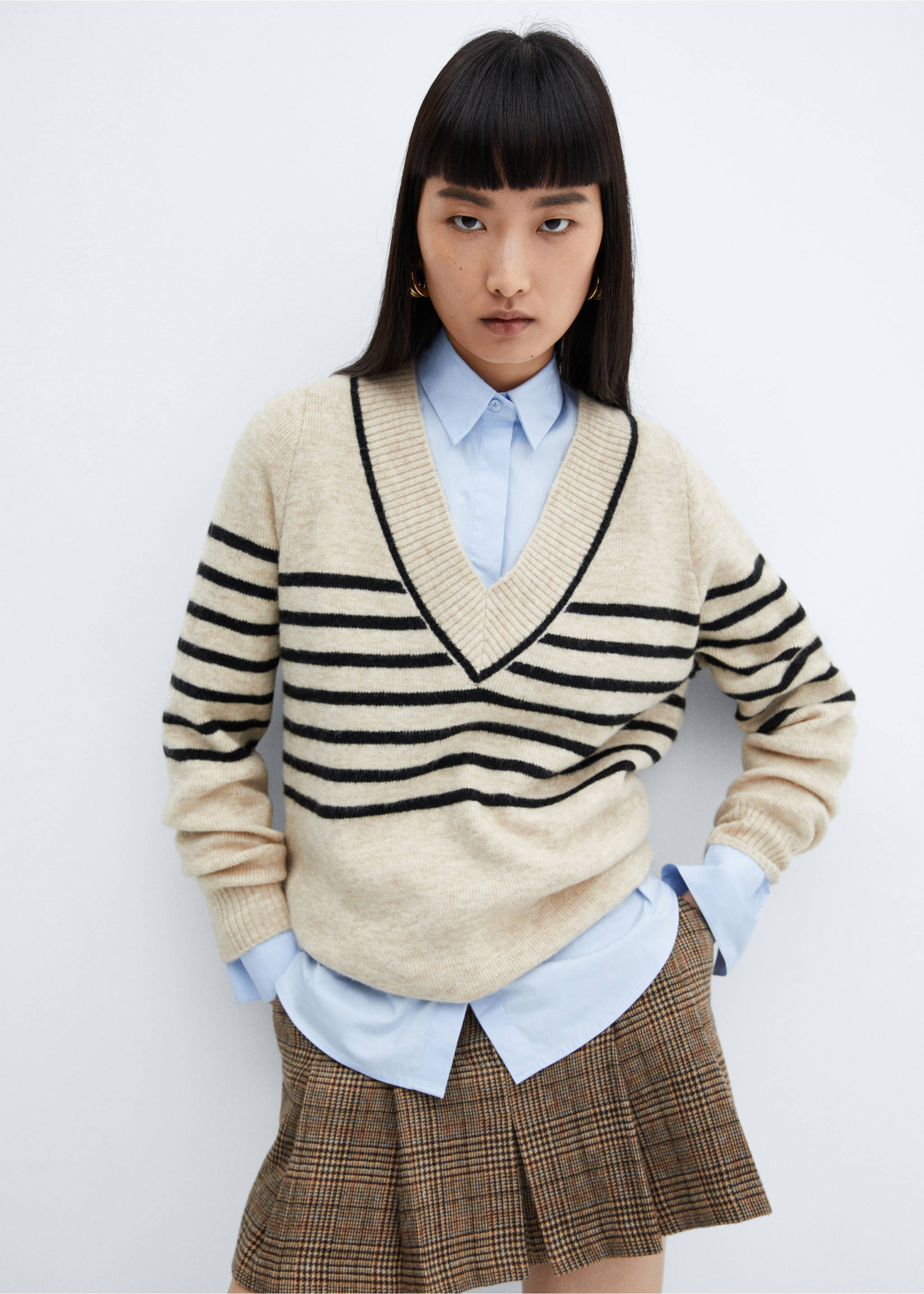 V-neck striped sweater - Medium plane, Sand. Ref: 57007756-00.