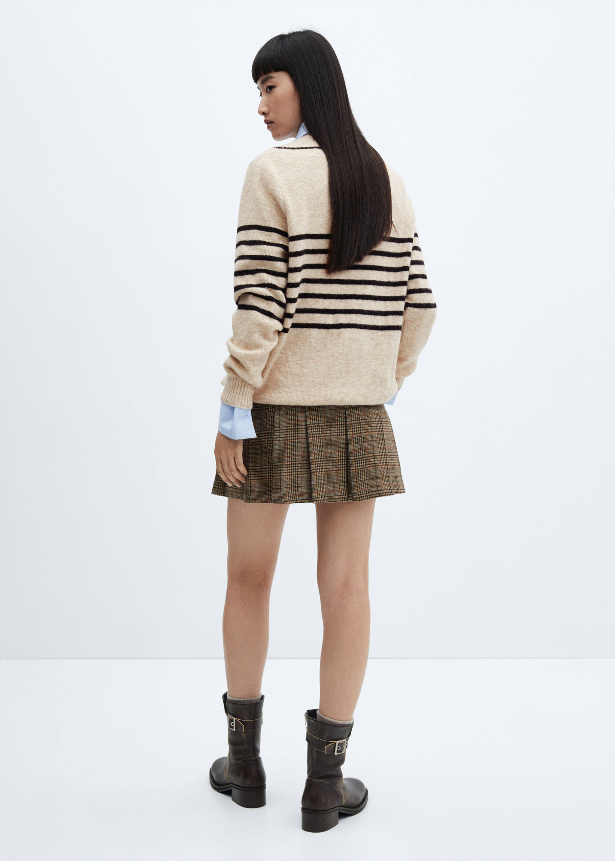 V-neck striped sweater - Reverse of the article, Sand. Ref: 57007756-00.