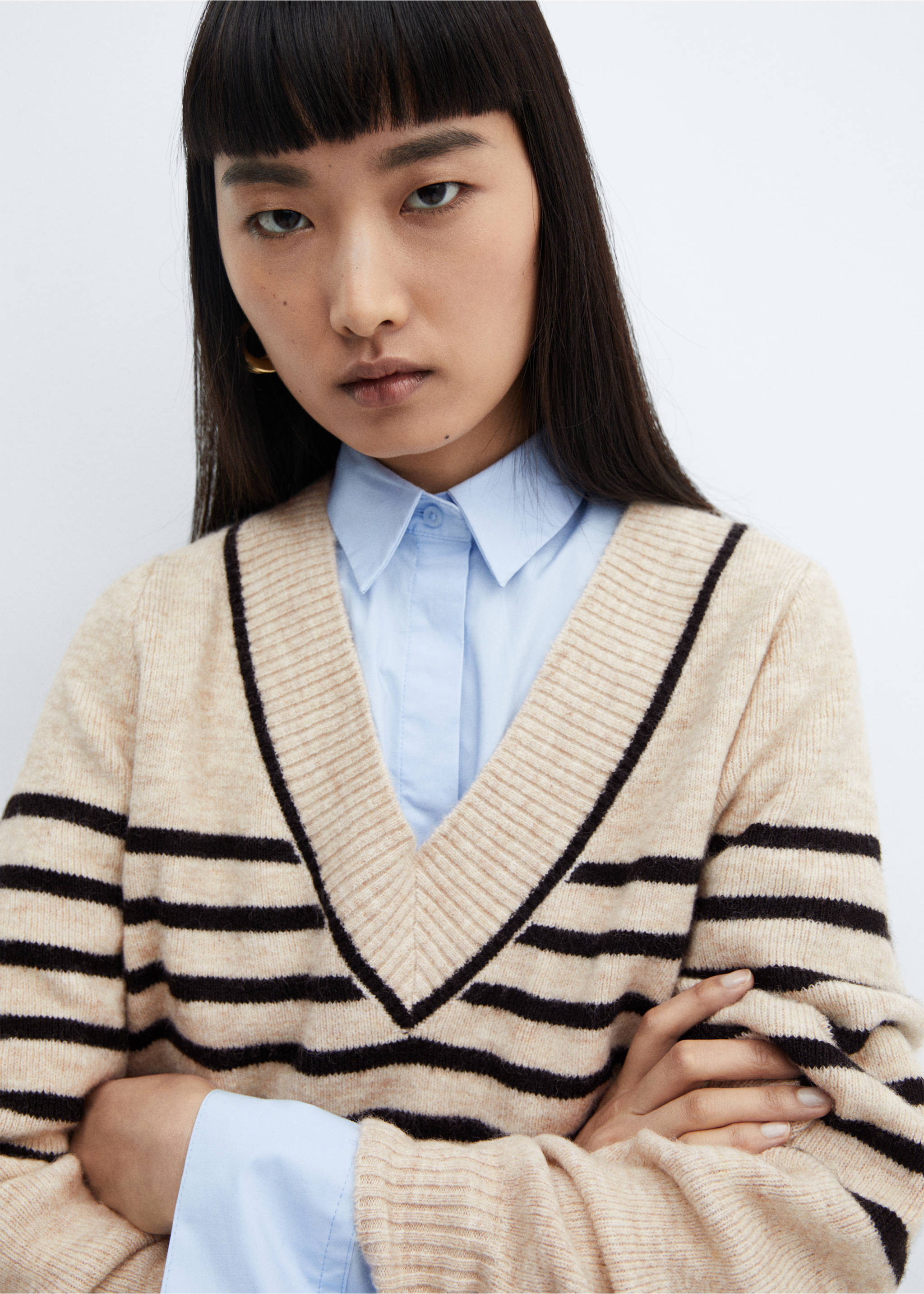 V-neck striped sweater - Details of the article 1, Sand. Ref: 57007756-00.