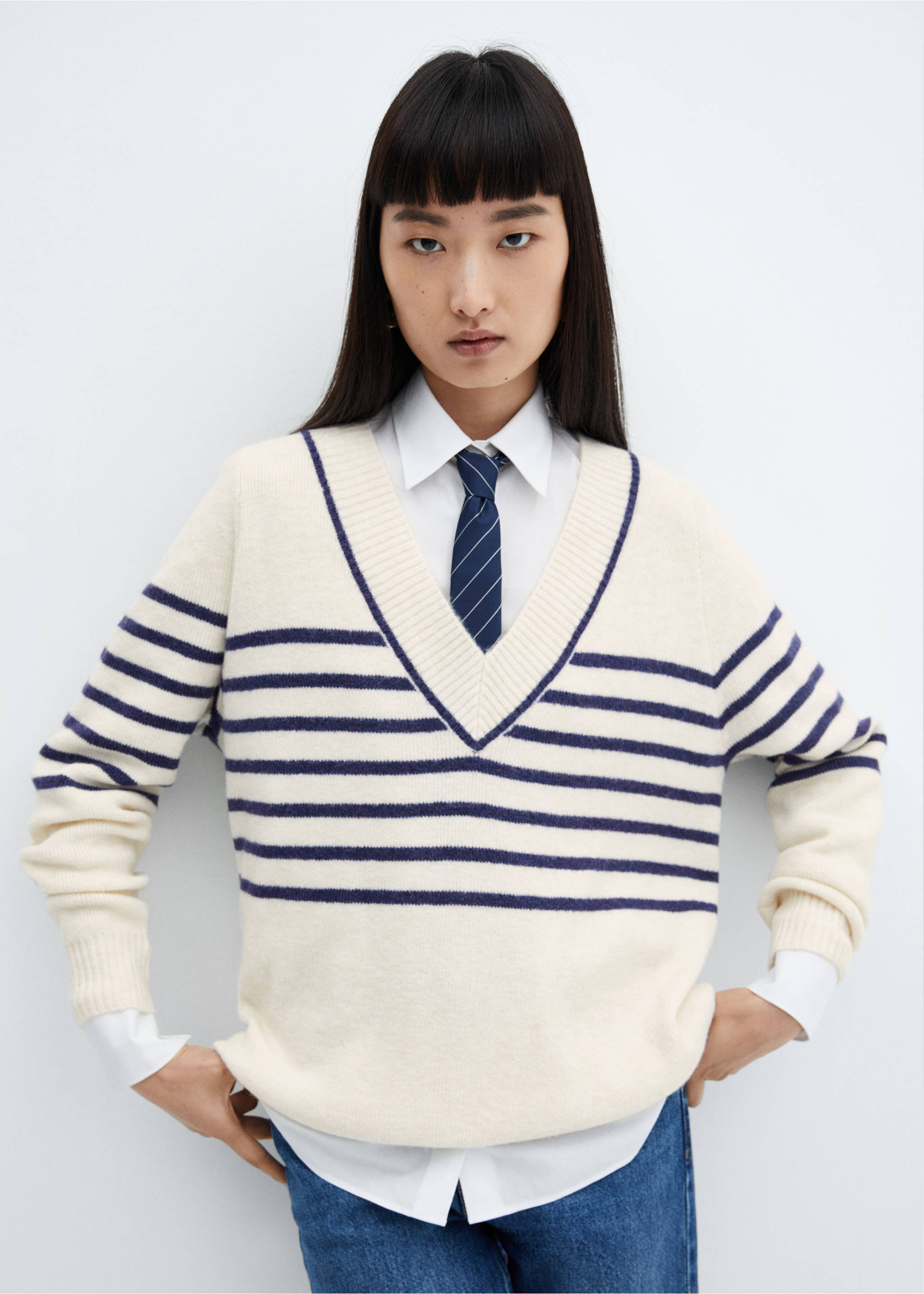 V-neck striped sweater - Medium plane, Dark Navy. Ref: 57007756-00.