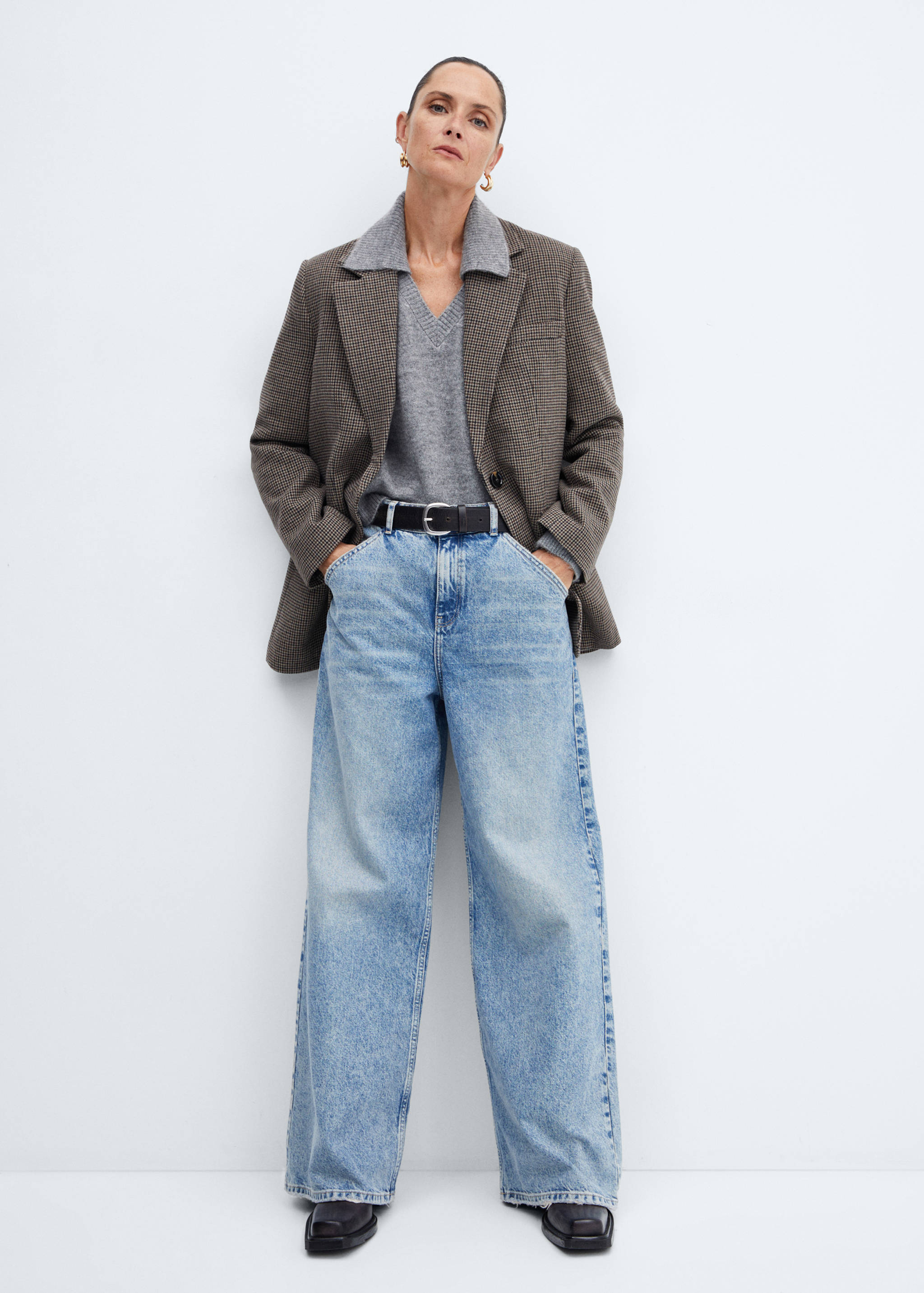 Polo-neck sweater with shoulder pads - Details of the article 2