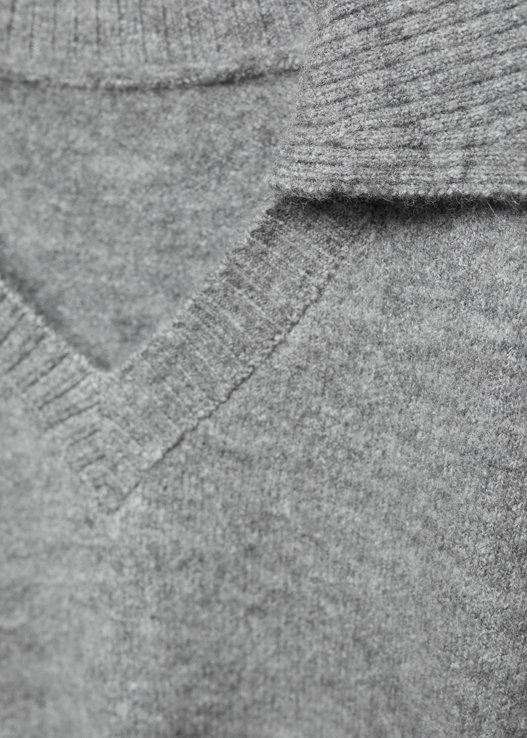 Pullover mit Schulterpolstern und Polokragen - Detail des Artikels 8