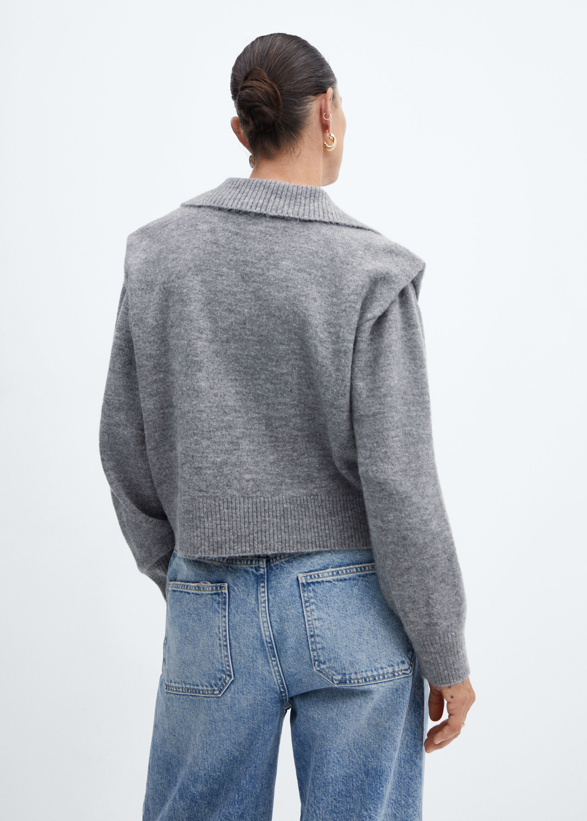 Pullover mit Schulterpolstern und Polokragen - Rückseite des Artikels