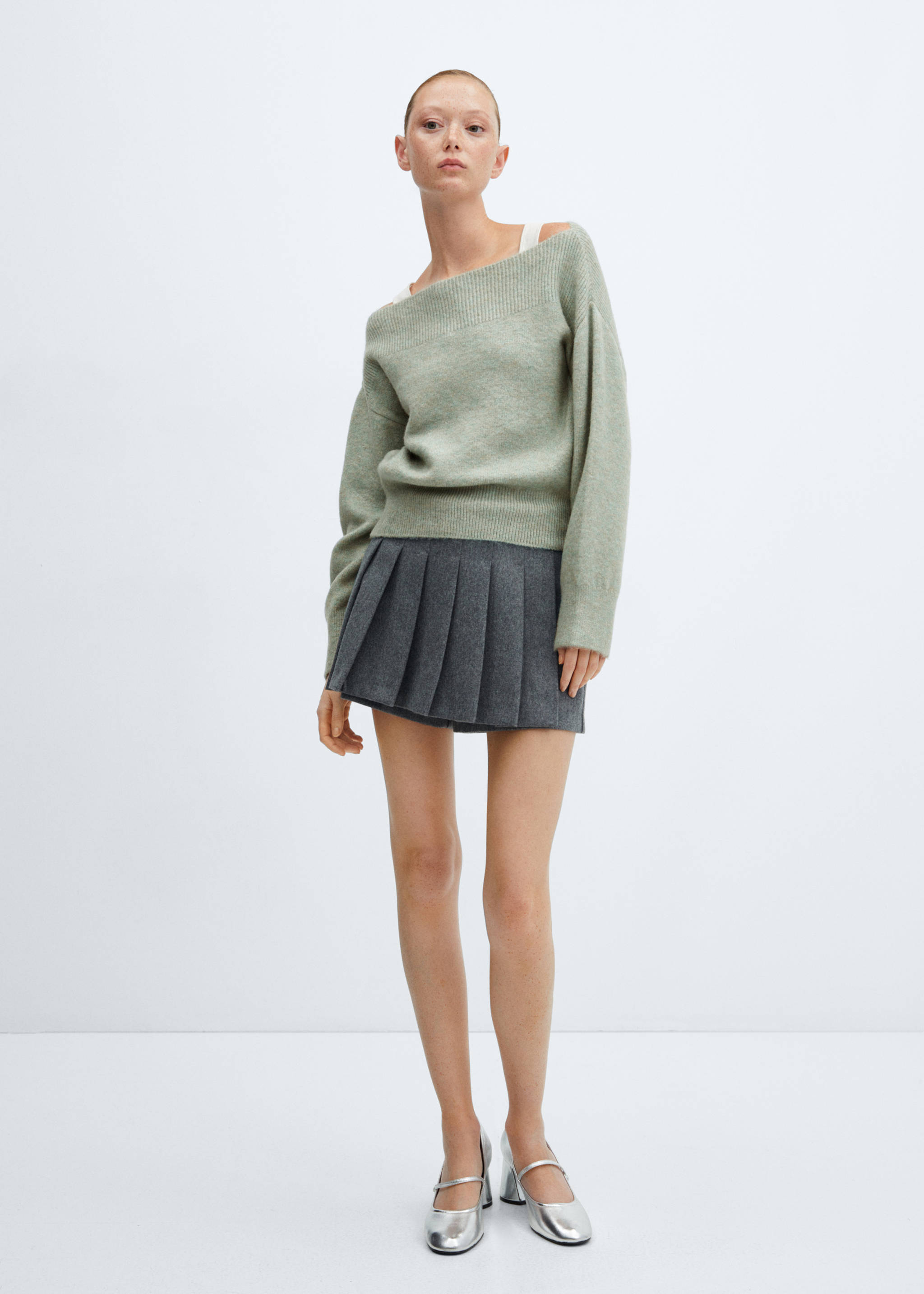 Boat-neck knitted sweater - General plane