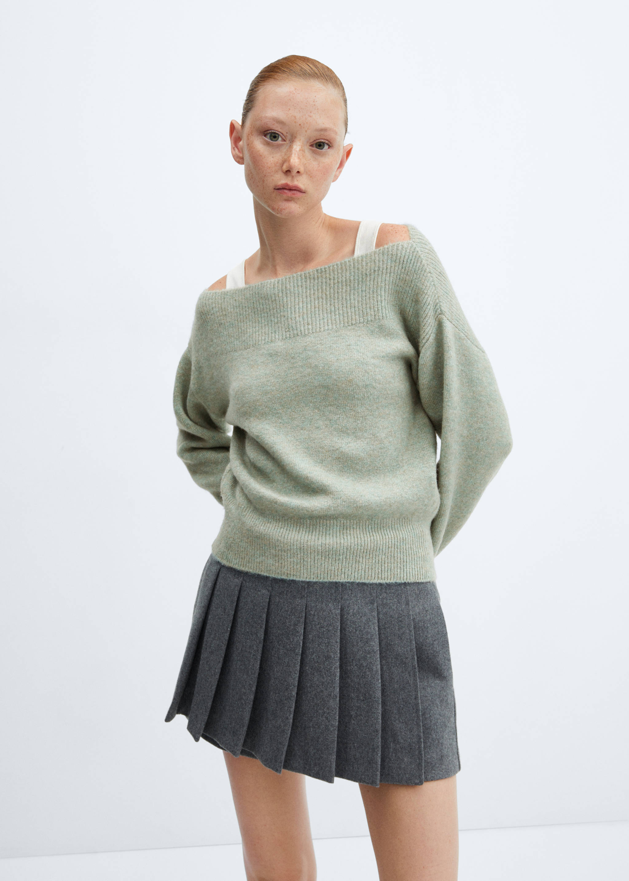 Boat-neck knitted sweater - Medium plane